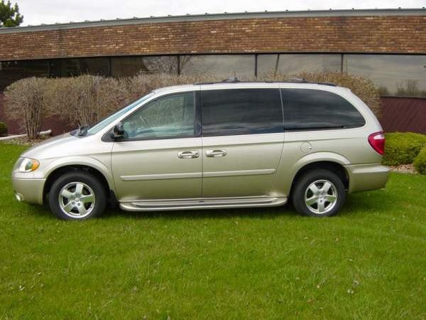 Running Boards Glastep Custom Molded Fiberglass 05-07 Chrysler Town And Country 05-07 Dodge Grand Caravan-1.3 Inch Long Wheel Base W/Stow-N-Go Seats Fiberglass Gray Owens Products