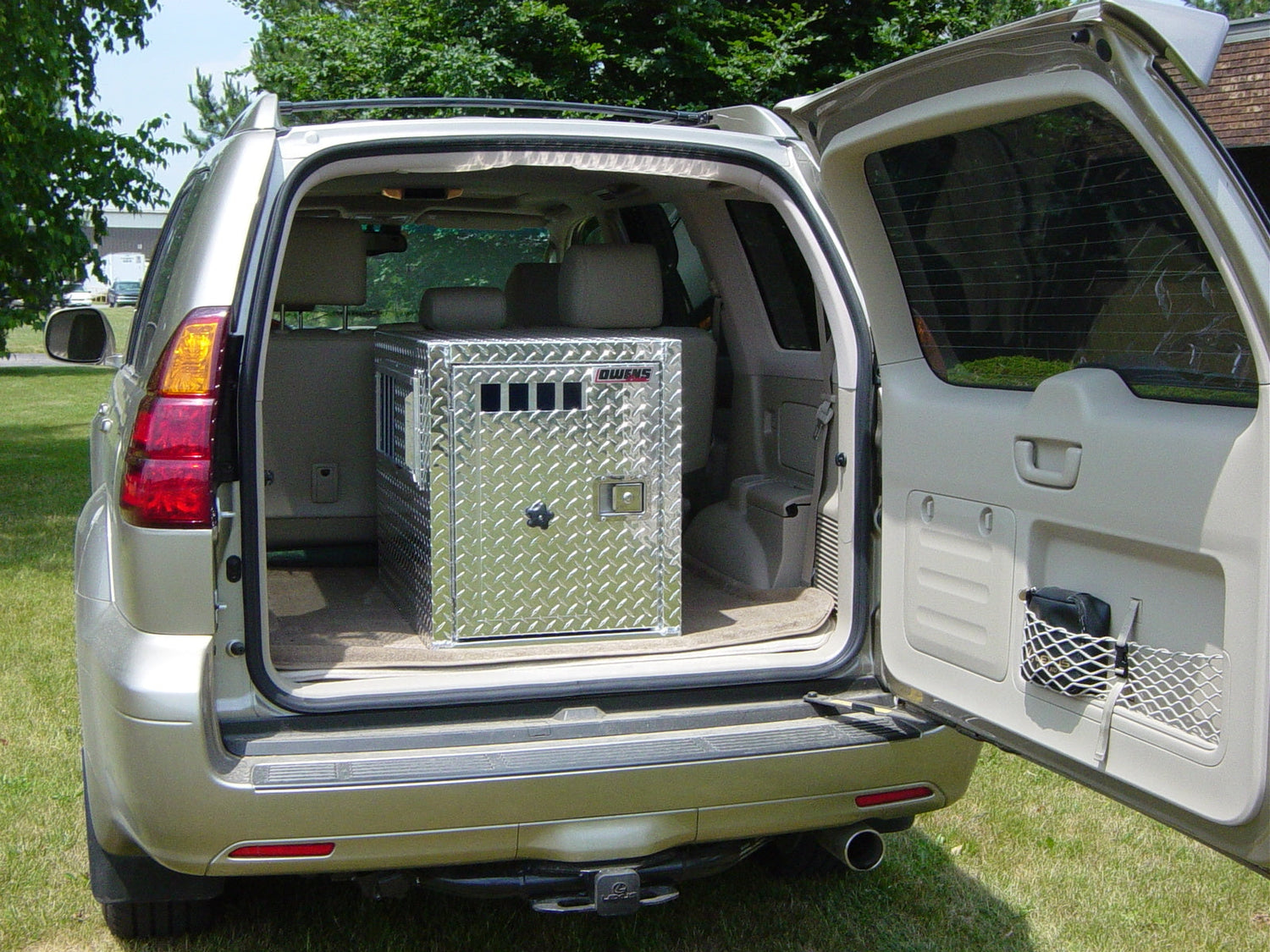 Dog Box 55015 Hunter Series Single Compartment / 20 W x 30 D x 24 H / Standard Vents / Diamond Tread Aluminum / Owens Products