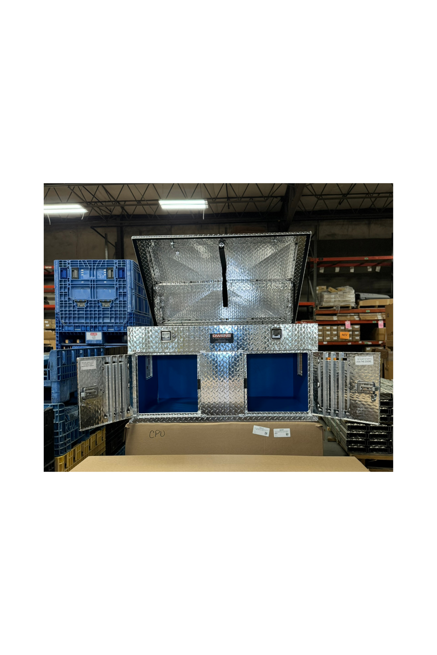 Dog Box 55030 Hunter Series Double Compartment with Top Storage / 48 W x 36 D x 26 H / Shallow / Standard Vents / Diamond Tread Aluminum / Owens Products