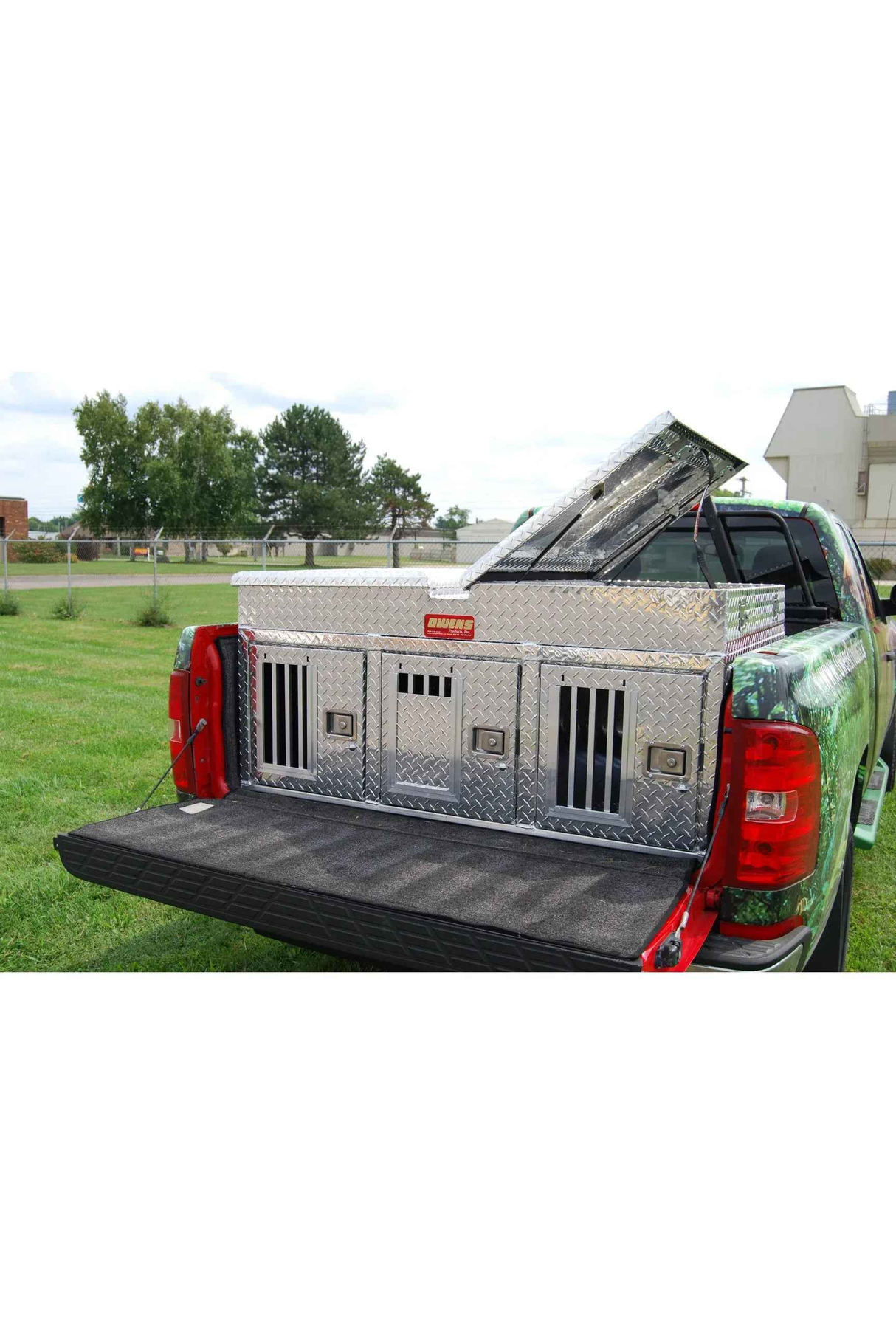 Dog Box 55053 Hunter Series Triple Compartment with Top Storage / 58 W x 40 D x 26 H / with Wheel Well Notches / All Seasons Rear Vents / Diamond Tread Aluminum / Owens Products Hunter Series Owens Products