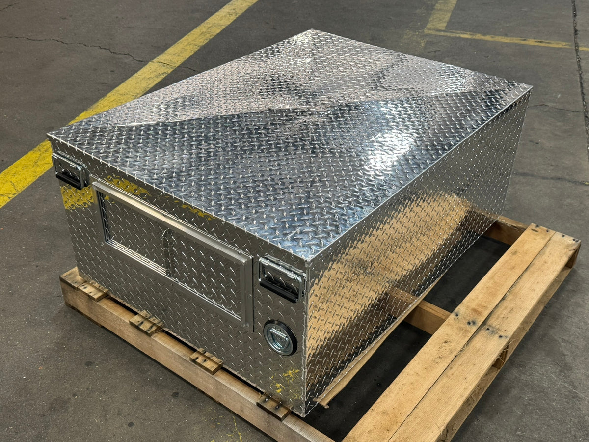 Dog Box 55077 Hunter Series Double Compartment / 48 W x 36 D x 20 H / Shallow / Standard Vents / Diamond Tread Aluminum / Owens Products Hunter Series Owens Products