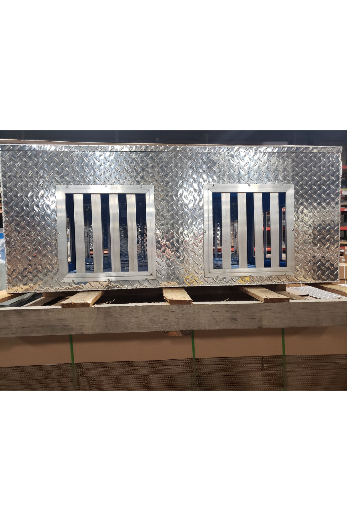 Dog Box 55477 Hunter Series Shallow Double Compartment / 48 W X 36 D X 20 H / Shallow / All Season Vents / Diamond Tread Aluminum / Owens Products
