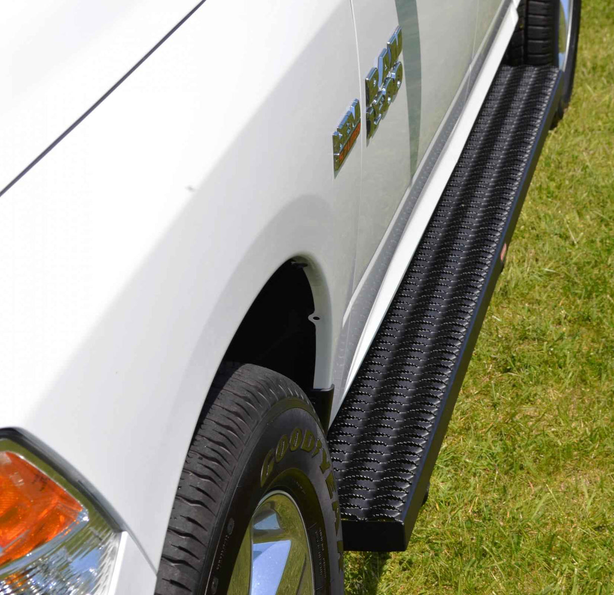 Running Boards Grip Strut Commercial 13-18 Ram 2500/3500 HD W/O Flares 13-18 2500/3500/4500/5500 W/Flares Aluminum Textured Black Owens Products Running Boards Owens Products