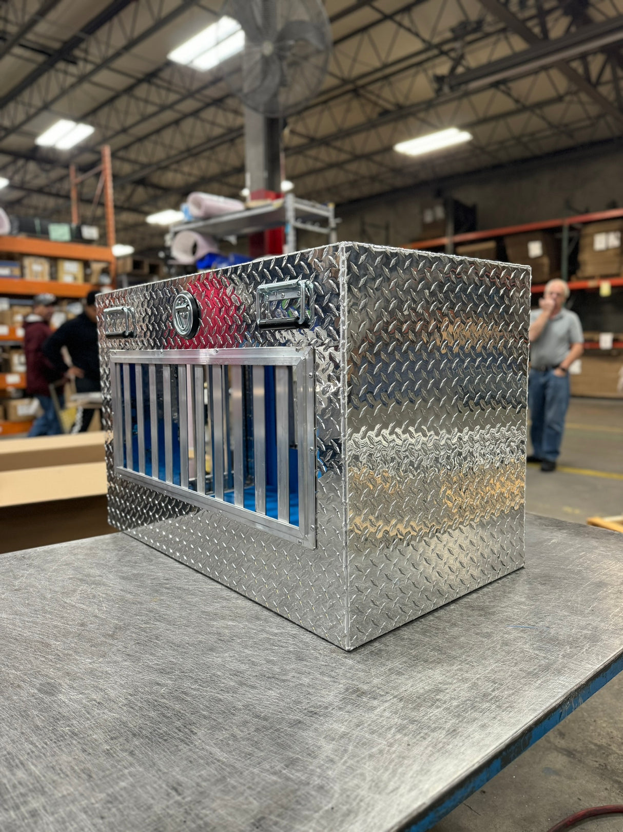 Dog Box 55019 Hunter Series Single Compartment / 21 W x 38 D x 25 H / All Seasons Vents / Diamond Tread Aluminum / Owens Products