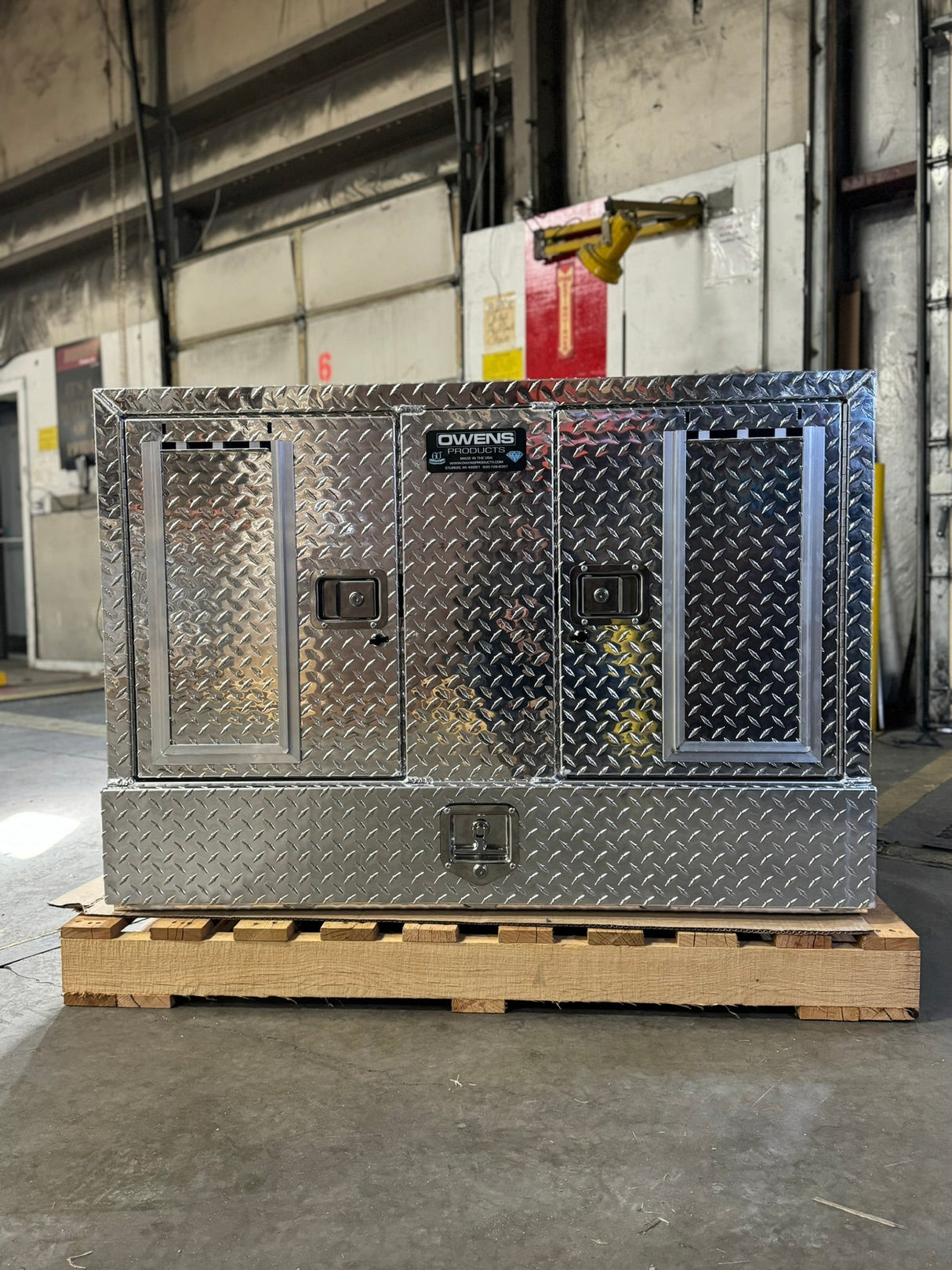 Dog Box 55057W Pro Hunter Series Double Compartment with Bottom Drawer / 46 W x 45 D x 31 H / Tall / All Seasons Vents / Diamond Tread Aluminum / Owens Products
