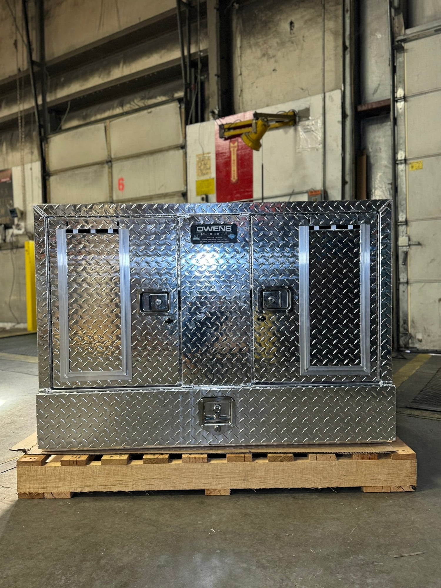 Dog Box 55057W Pro Hunter Series Double Compartment with Bottom Drawer / 46 W x 45 D x 31 H / Tall / All Seasons Vents / Diamond Tread Aluminum / Owens Products
