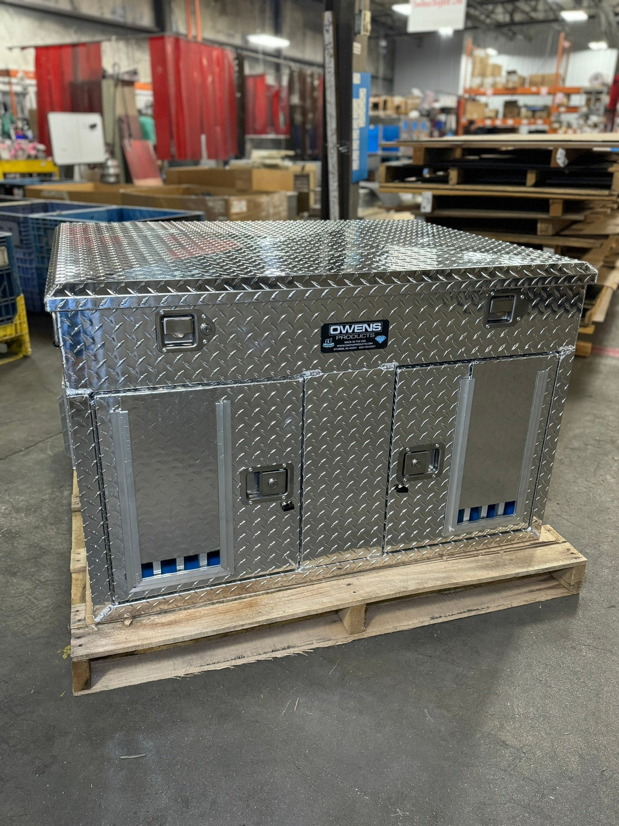 Dog Box 55079 Hunter Series Double Compartment with Top Storage / 45 W x 35 D x 29 H / UTV / Standard Vents with Rear Vents / Diamond Tread Aluminum / Owens Products