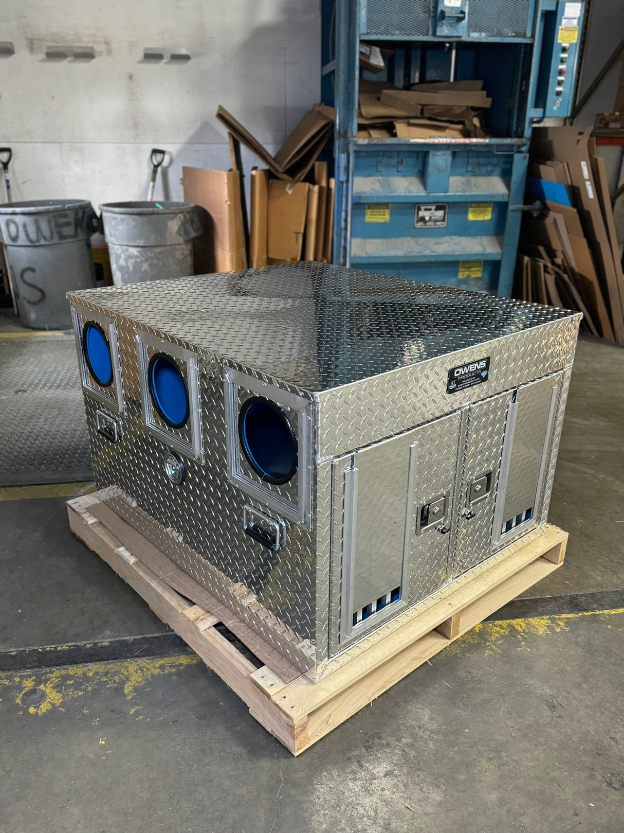 Dog Box 55061 Hunter Series Double Compartment / 38 W x 45 D x 28 H / Bear/Cat / Special Order / Striker Holes / Diamond Tread Aluminum / Owens Products