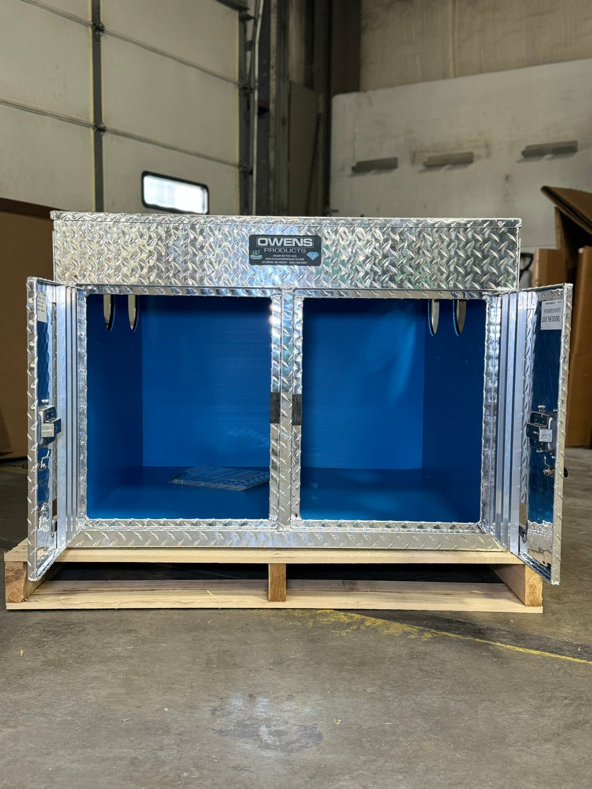 Dog Box 55061 Hunter Series Double Compartment / 38 W x 45 D x 28 H / Bear/Cat / Special Order / Striker Holes / Diamond Tread Aluminum / Owens Products