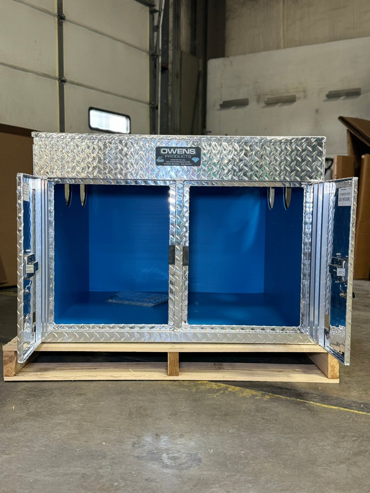 Dog Box 55061 Hunter Series Double Compartment / 38 W x 45 D x 28 H / Bear/Cat / Special Order / Striker Holes / Diamond Tread Aluminum / Owens Products