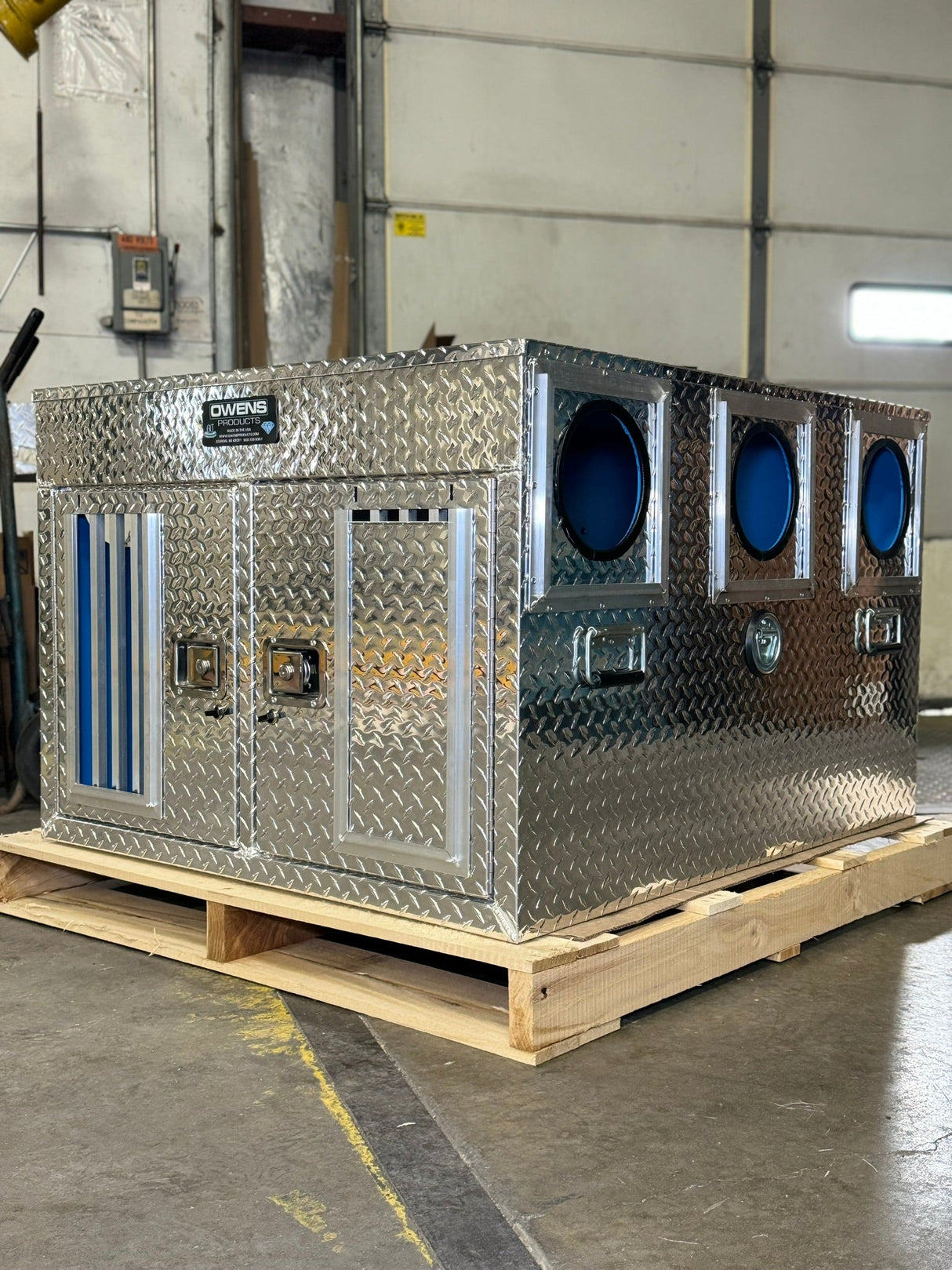 Dog Box 55061 Hunter Series Double Compartment / 38 W x 45 D x 28 H / Bear/Cat / Special Order / Striker Holes / Diamond Tread Aluminum / Owens Products