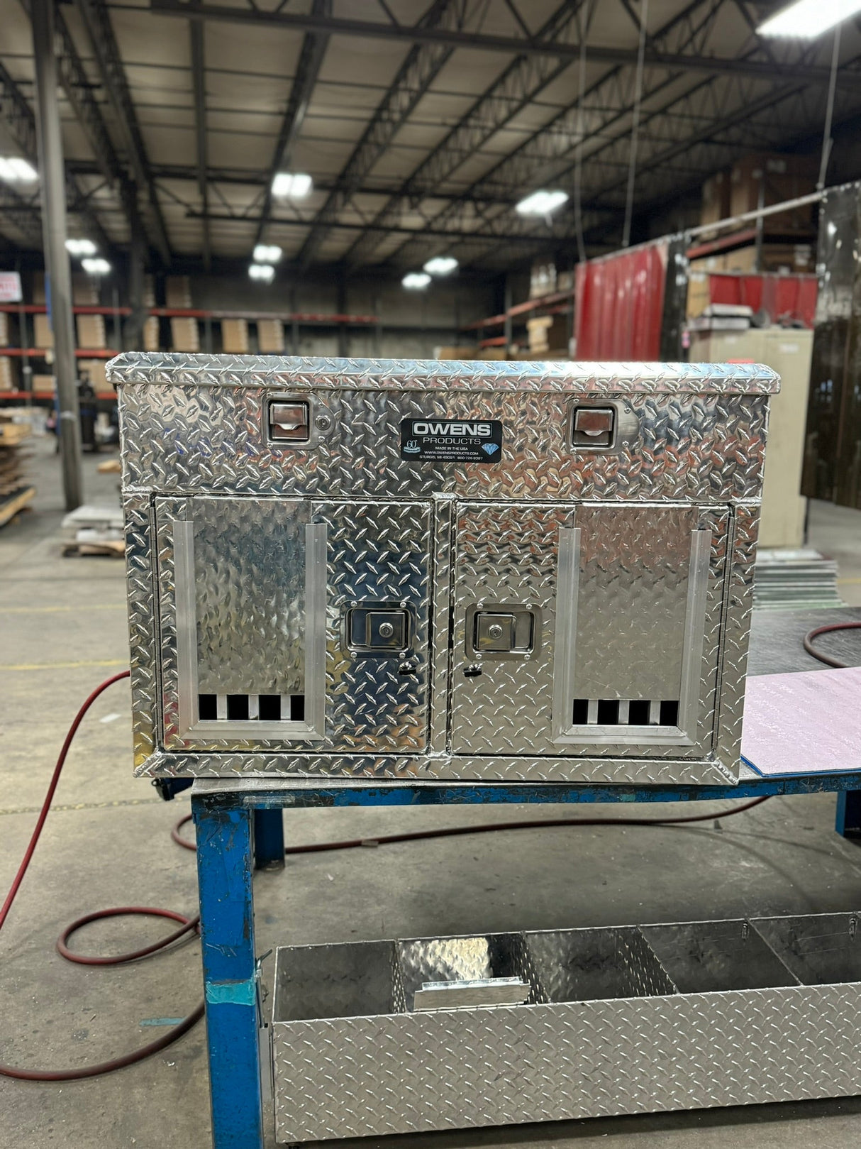 Dog Box 55005 Hunter Series Double Compartment with Top Storage / 38 W x 45 D x 26 H / Standard Vents / Diamond Tread Aluminum / Owens Products