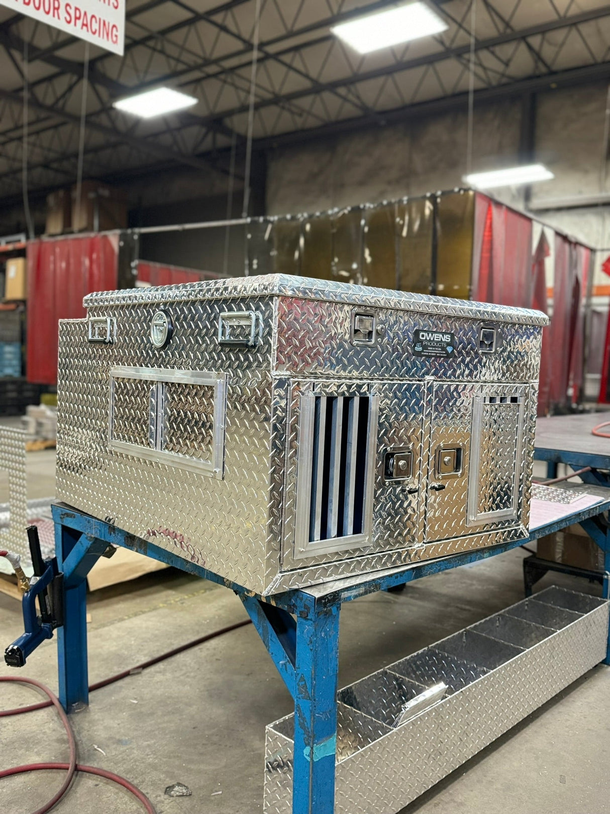 Dog Box 55005 Hunter Series Double Compartment with Top Storage / 38 W x 45 D x 26 H / Standard Vents / Diamond Tread Aluminum / Owens Products