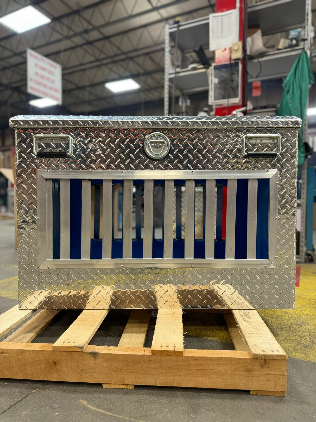 Dog Box 55065 Hunter Series Single Compartment with Top Storage / All Seasons Vents / Diamond Tread Aluminum / Owens Products