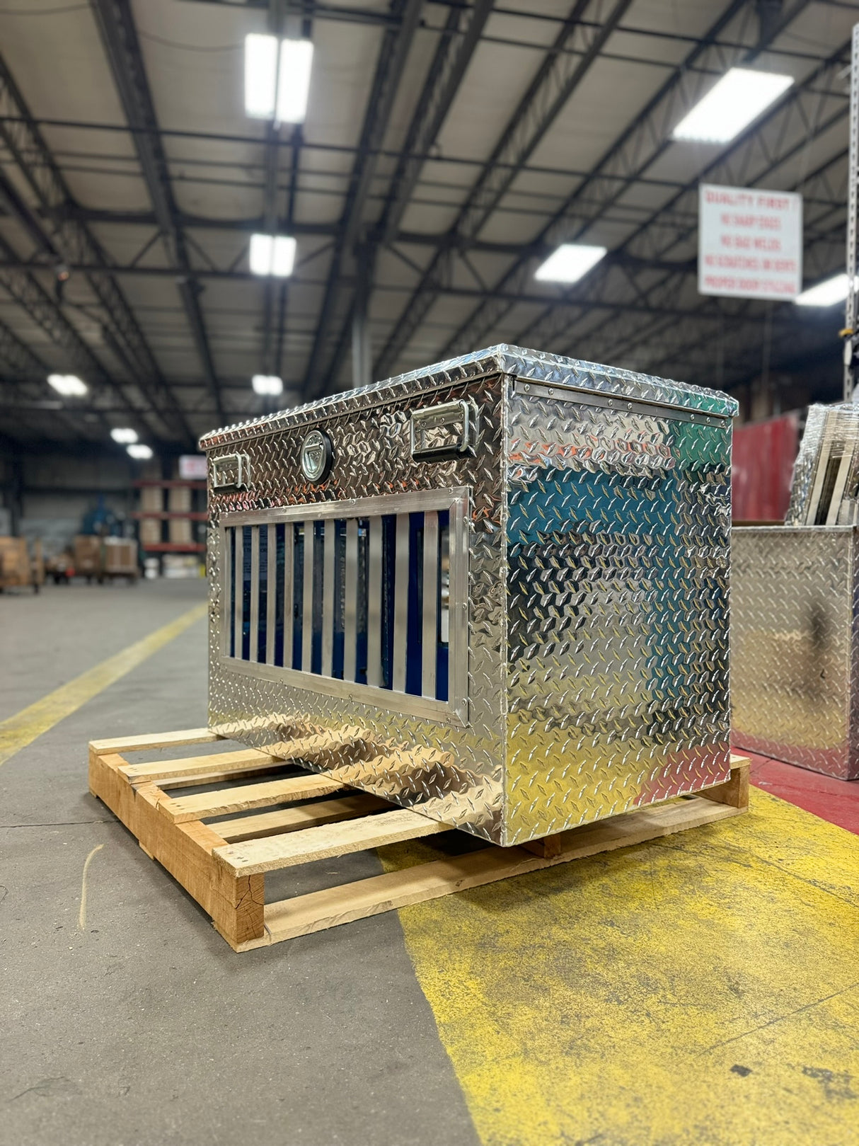 Dog Box 55065 Hunter Series Single Compartment with Top Storage / All Seasons Vents / Diamond Tread Aluminum / Owens Products