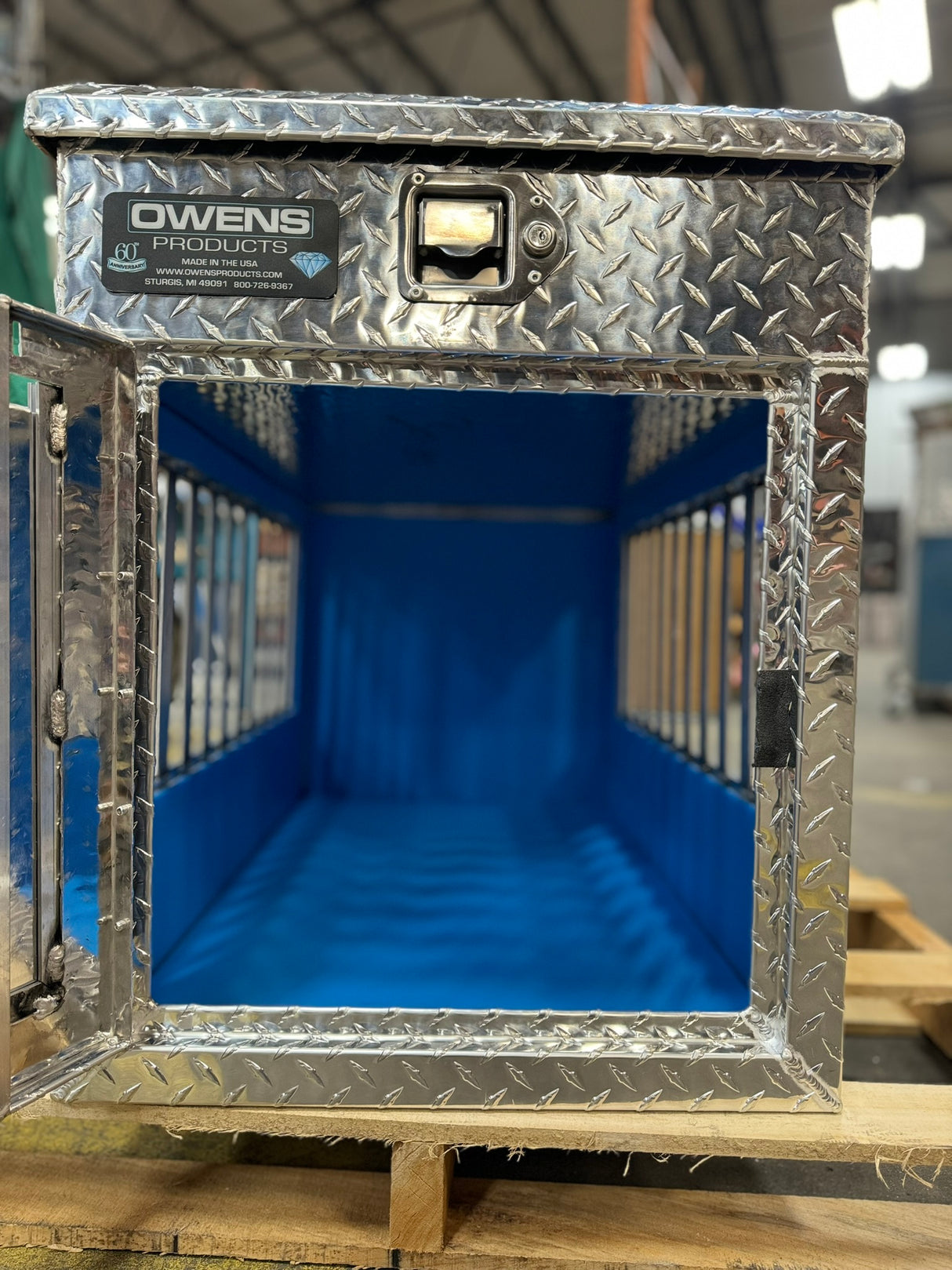 Dog Box 55065 Hunter Series Single Compartment with Top Storage / All Seasons Vents / Diamond Tread Aluminum / Owens Products