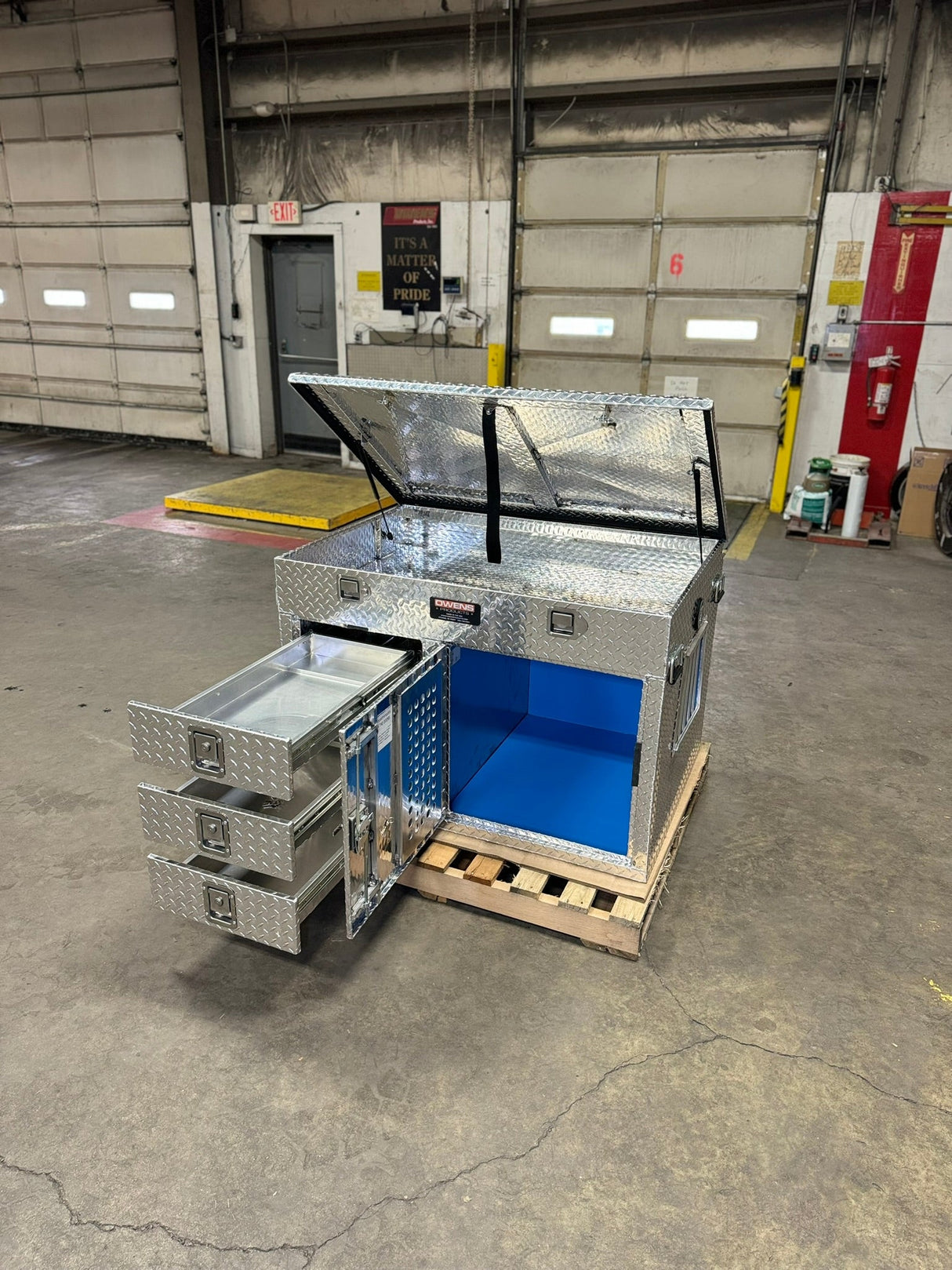 Dog Box 55106 Single Compartment Top And Side Storage UTV Dog Box / 46.5 W x 34.5 D x 32 H / All Season Vents / Diamond Tread Aluminum / Owens Products