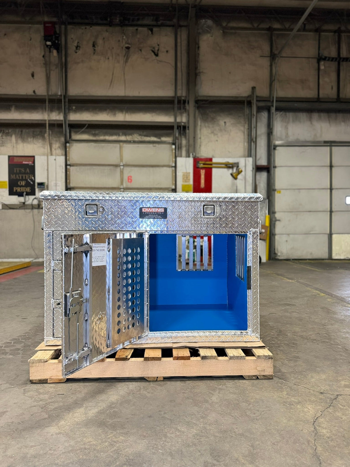 Dog Box 55106 Single Compartment Top And Side Storage UTV Dog Box / 46.5 W x 34.5 D x 32 H / All Season Vents / Diamond Tread Aluminum / Owens Products