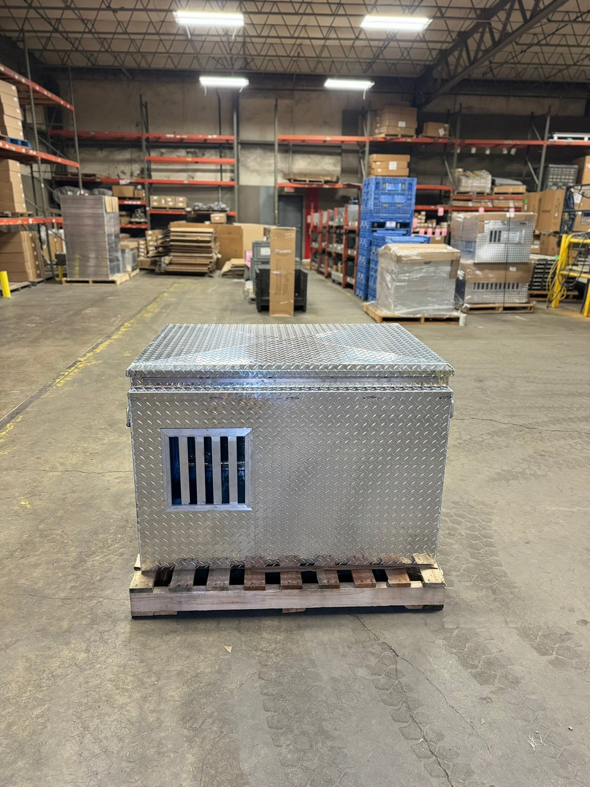 Dog Box 55106 Single Compartment Top And Side Storage UTV Dog Box / 46.5 W x 34.5 D x 32 H / All Season Vents / Diamond Tread Aluminum / Owens Products