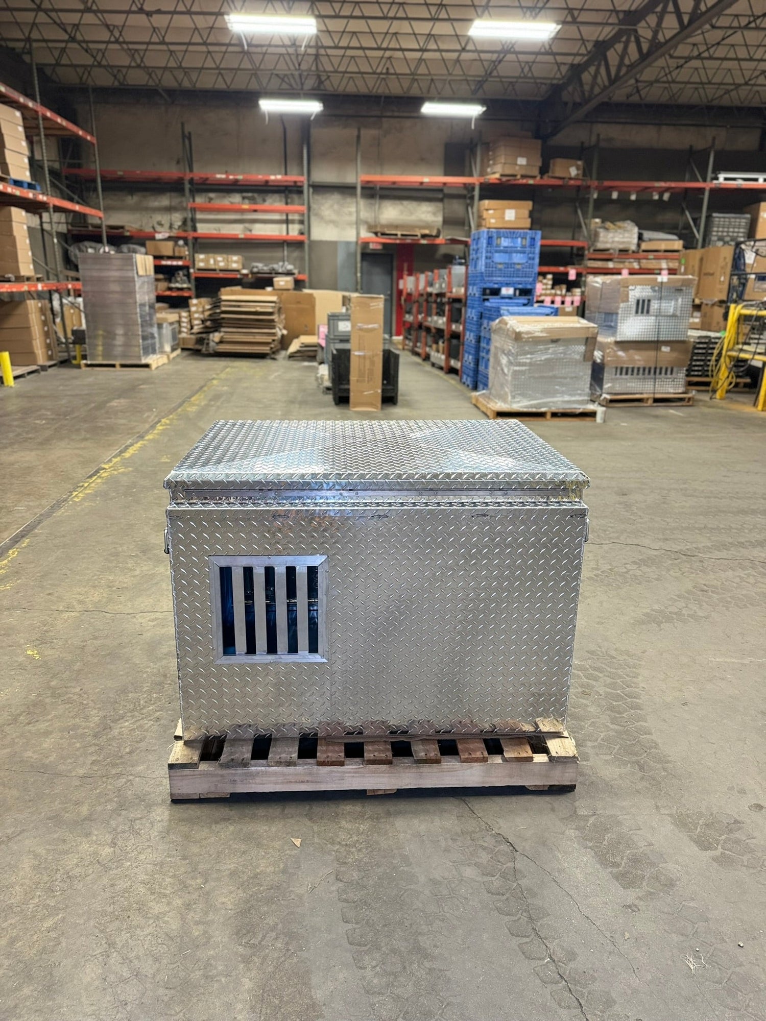 Dog Box 55106 Single Compartment Top And Side Storage UTV Dog Box / 46.5 W x 34.5 D x 32 H / All Season Vents / Diamond Tread Aluminum / Owens Products