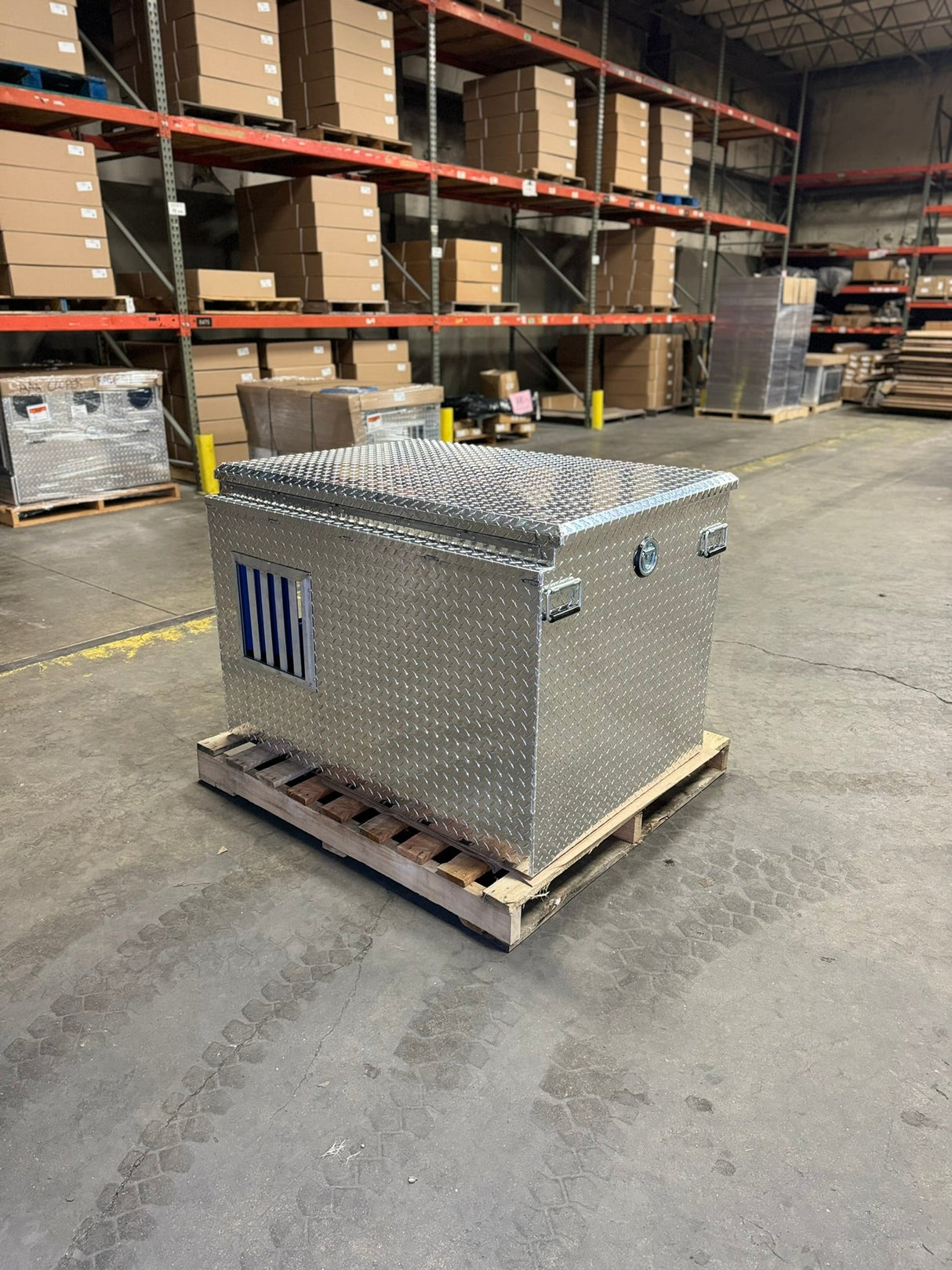 Dog Box 55106 Single Compartment Top And Side Storage UTV Dog Box / 46.5 W x 34.5 D x 32 H / All Season Vents / Diamond Tread Aluminum / Owens Products