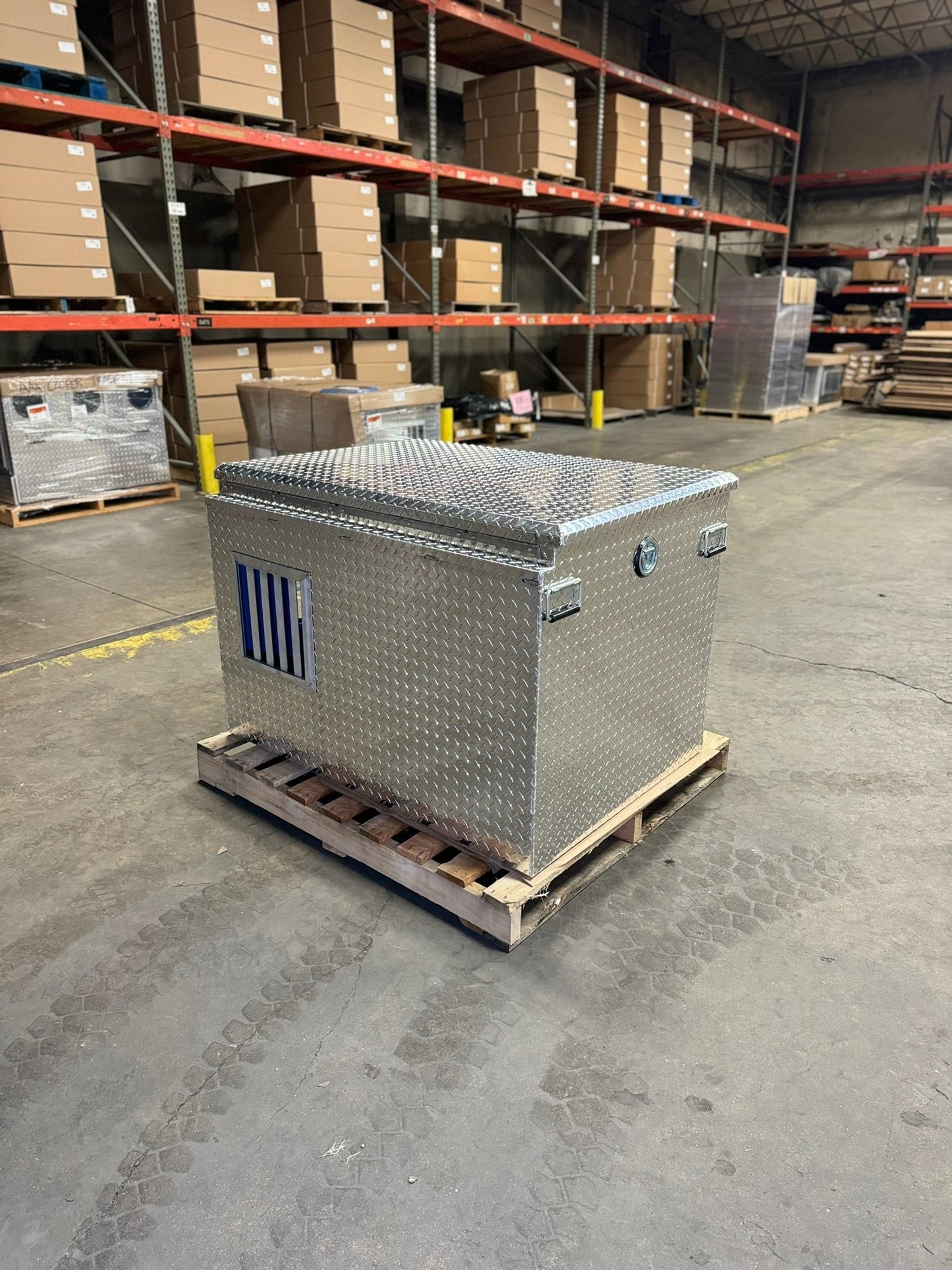 Dog Box 55106 Single Compartment Top And Side Storage UTV Dog Box / 46.5 W x 34.5 D x 32 H / All Season Vents / Diamond Tread Aluminum / Owens Products
