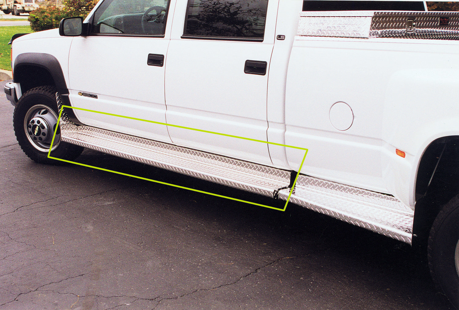 Running Boards Classicpro Series Diamond 2 Inch 92-00 Chevrolet/GMC CK 2 Inch Riser Crew Cab Aluminum Owens Products