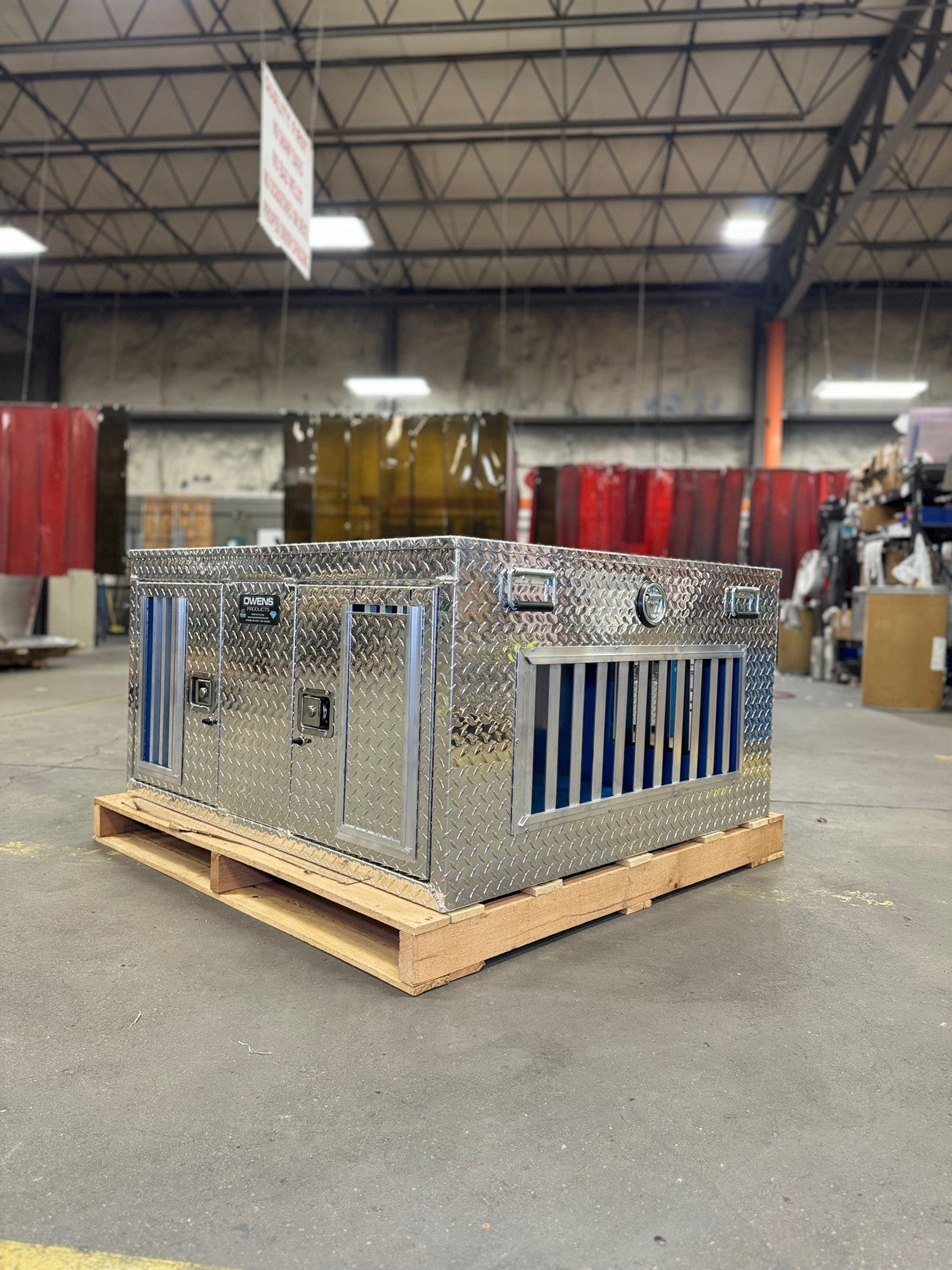 Dog Box 55038 Hunter Series Double Compartment / 48 W x 45 D x 25 H / Tall / All Seasons Vents / Diamond Tread Aluminum / Owens Products