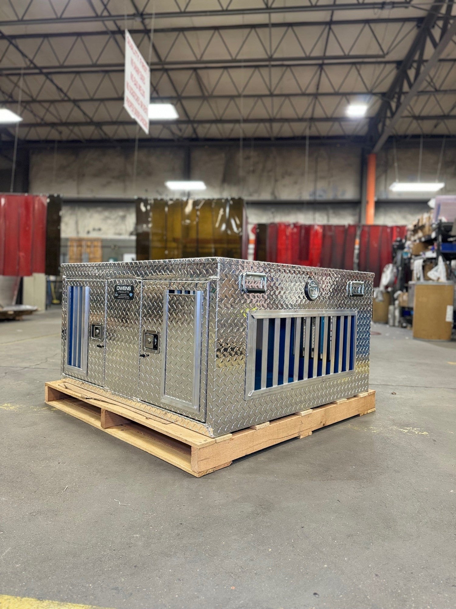 Dog Box 55038 Hunter Series Double Compartment / 48 W x 45 D x 25 H / Tall / All Seasons Vents / Diamond Tread Aluminum / Owens Products