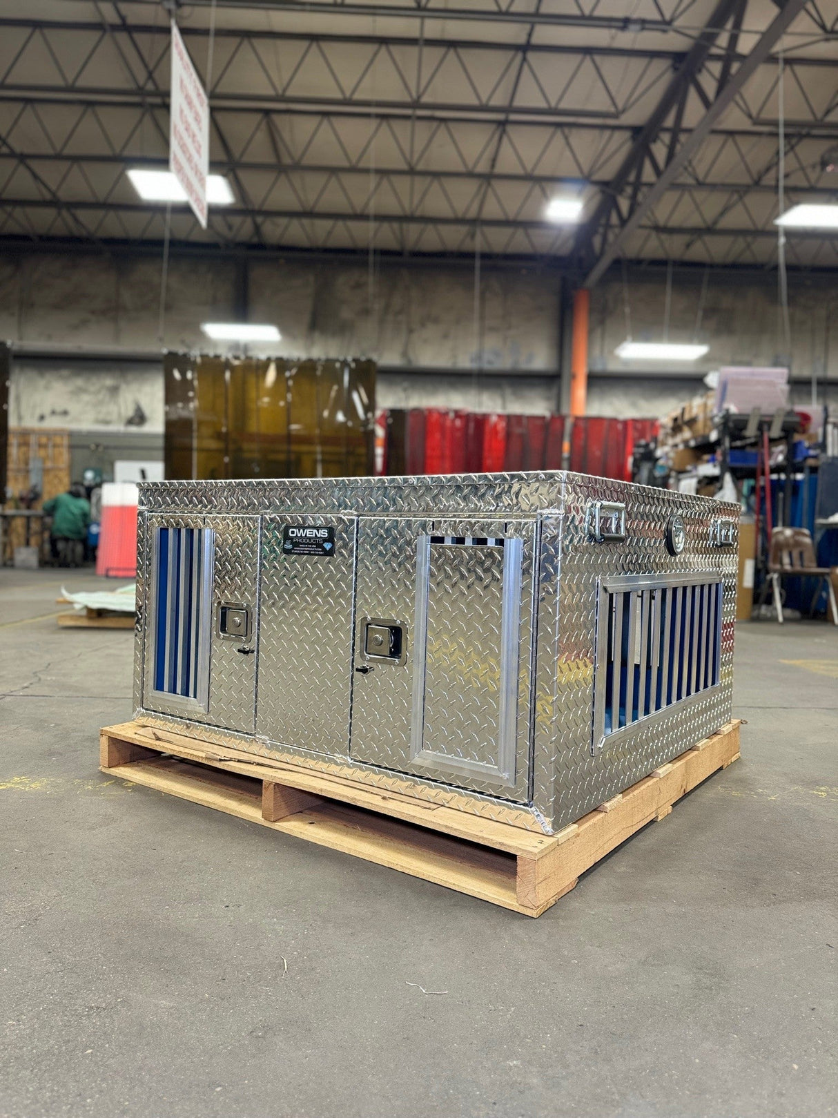 Dog Box 55038 Hunter Series Double Compartment / 48 W x 45 D x 25 H / Tall / All Seasons Vents / Diamond Tread Aluminum / Owens Products