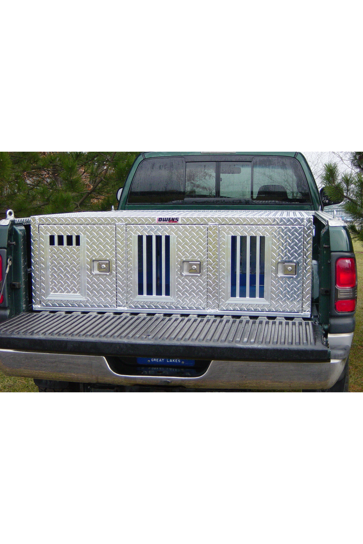 Dog Box 55040 Hunter Series Triple Compartment / 58 W x 40 D x 20 H / with Wheel Well Notches /All Seasons Rear Vents / Diamond Tread Aluminum / Owens Products