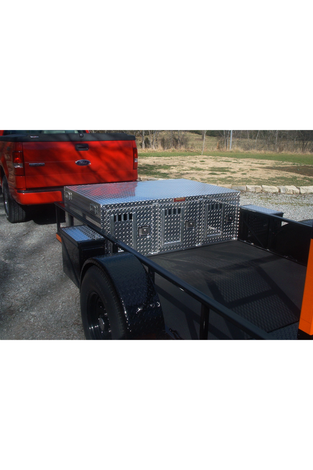 Dog Box 55075 Hunter Series Triple Compartment / 58 W X 40 D X 20 H / Without Wheel Well Notches / All Seasons Rear Vents / Diamond Tread Aluminum / Owens Products