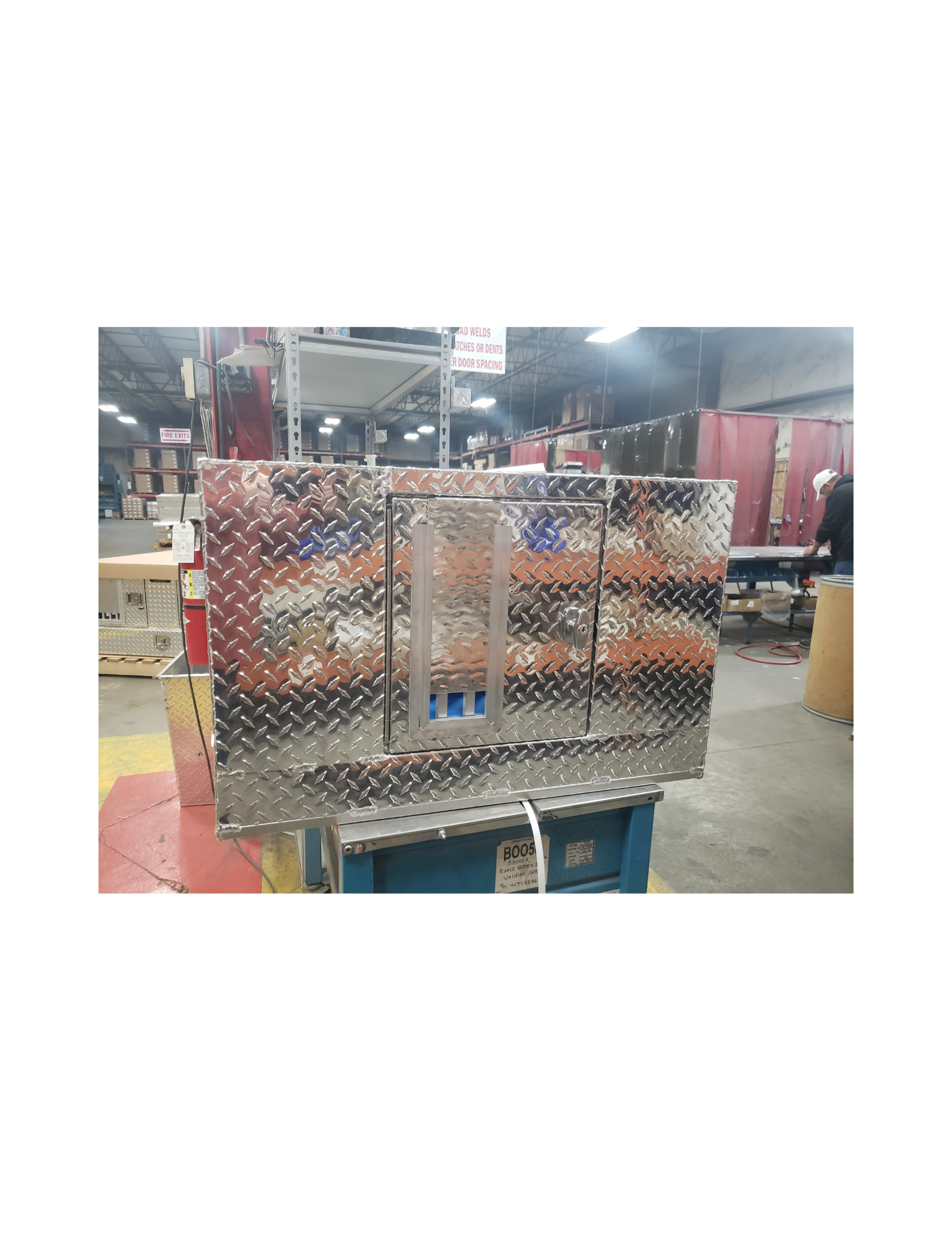 Dog Box 55110 Single Compartment Dog Box / 34 W X 20 D X 22 H / All Season Vents / Diamond Tread Aluminum / Animal Control Dog Box / Owens Products