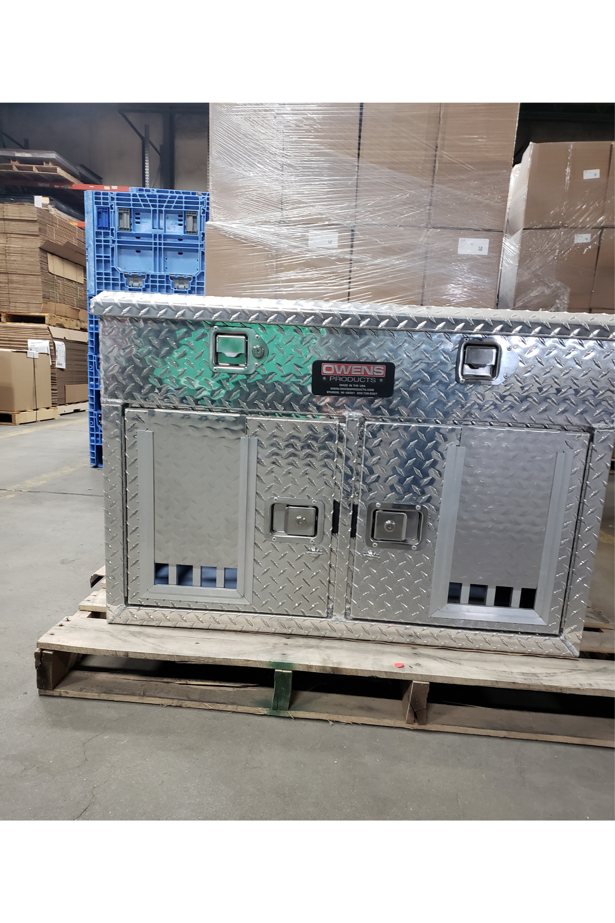 Dog Box 55478 Hunter Series Shallow Double Compartment with Top Storage / 38 W X 36 D X 26 H / Shallow / All Season Vents / Diamond Tread Aluminum / Owens Products