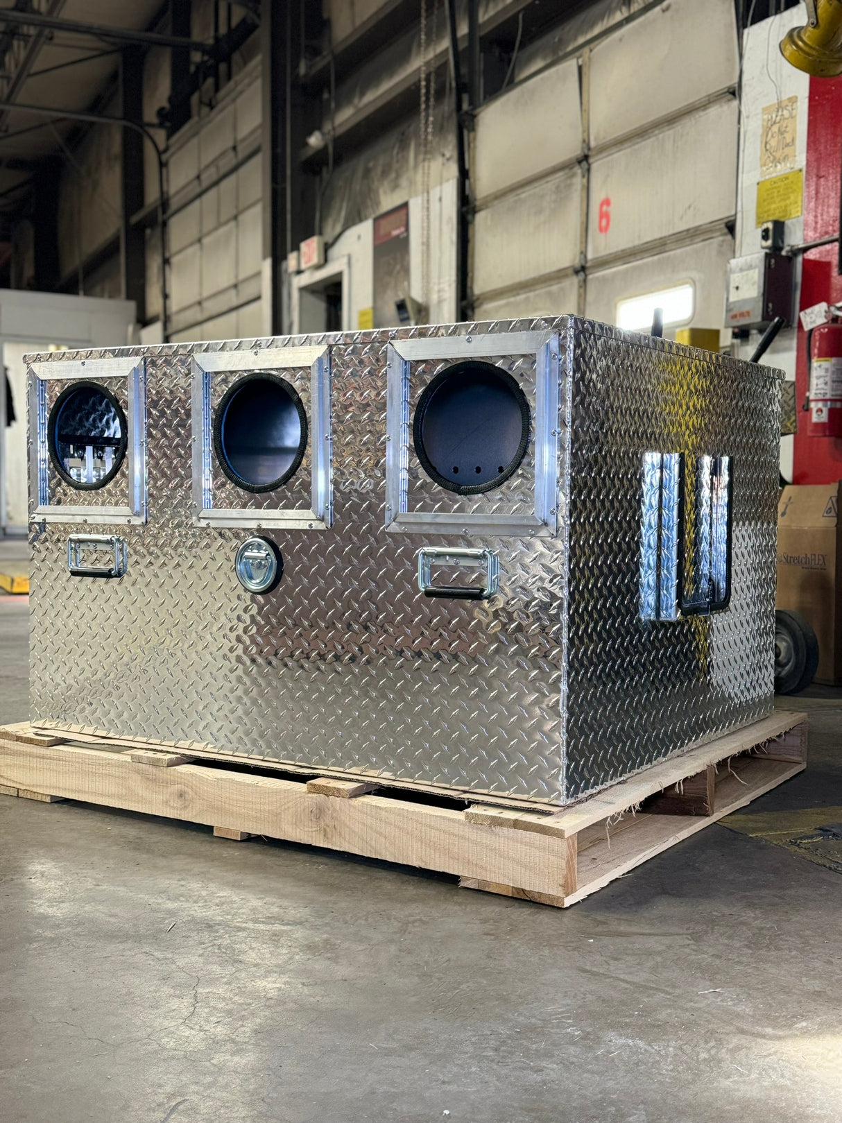 Dog Box 55060 Hunter Series Double Compartment / 48 W x 45 D x 28 H / Bear/Cat / Striker Holes / Diamond Tread Aluminum / Owens Products