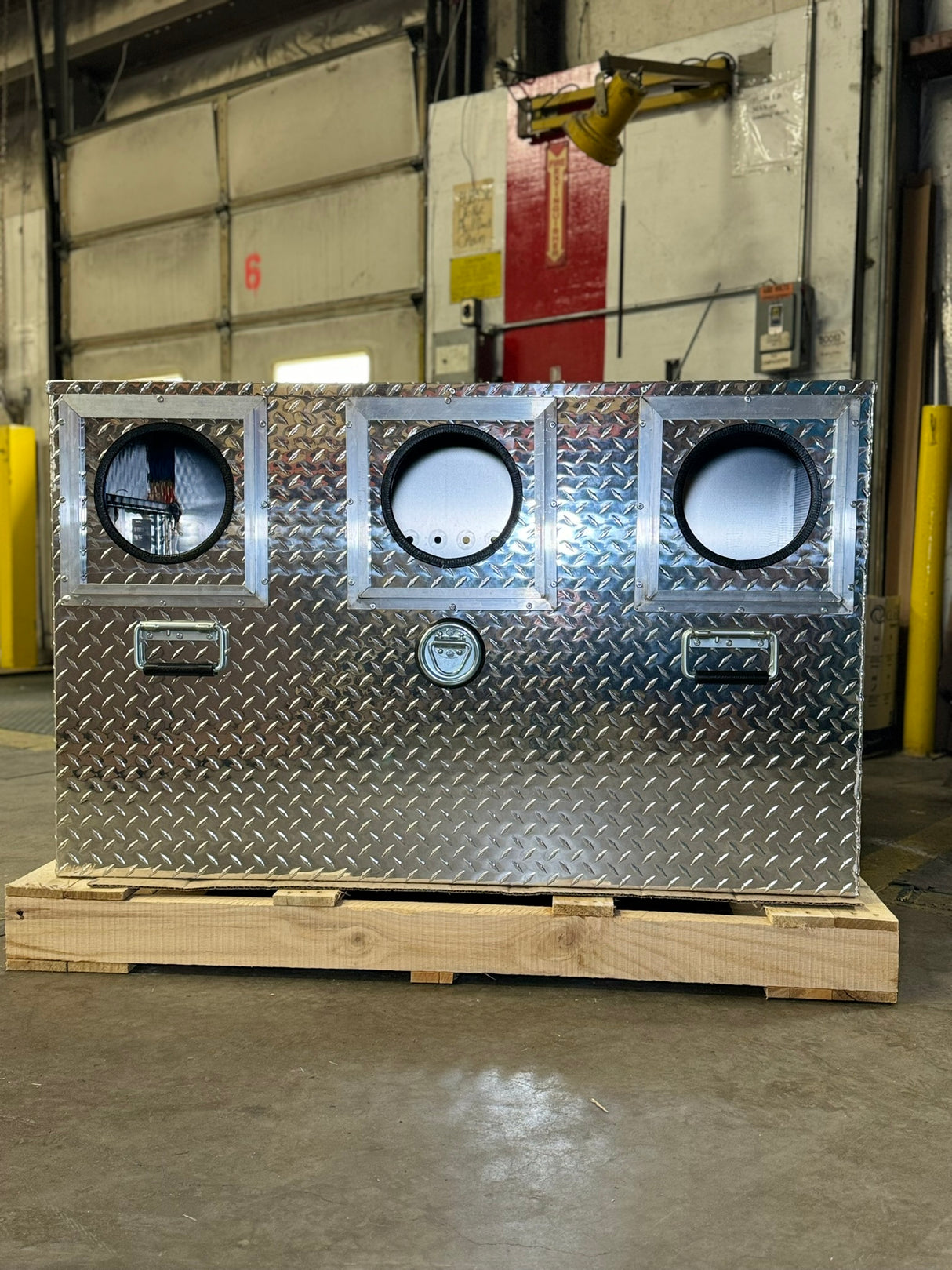 Dog Box 55060 Hunter Series Double Compartment / 48 W x 45 D x 28 H / Bear/Cat / Striker Holes / Diamond Tread Aluminum / Owens Products