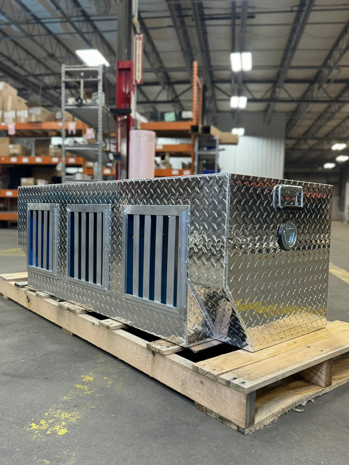 Dog Box 55029 Hunter Series Triple Compartment / 58.5 W X 22.25 D X 20 H / Door And Rear Vents / Diamond Tread Aluminum / Owens Products