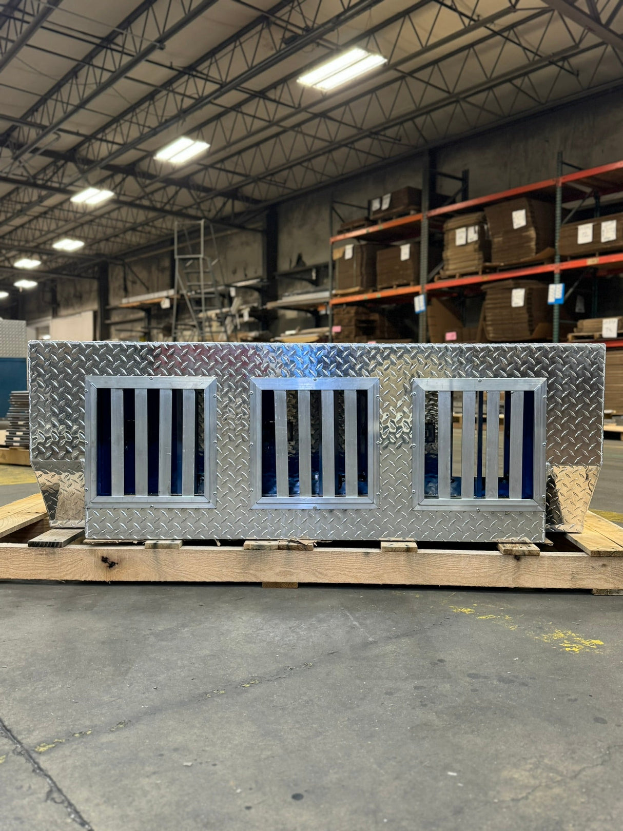 Dog Box 55029 Hunter Series Triple Compartment / 58.5 W X 22.25 D X 20 H / Door And Rear Vents / Diamond Tread Aluminum / Owens Products