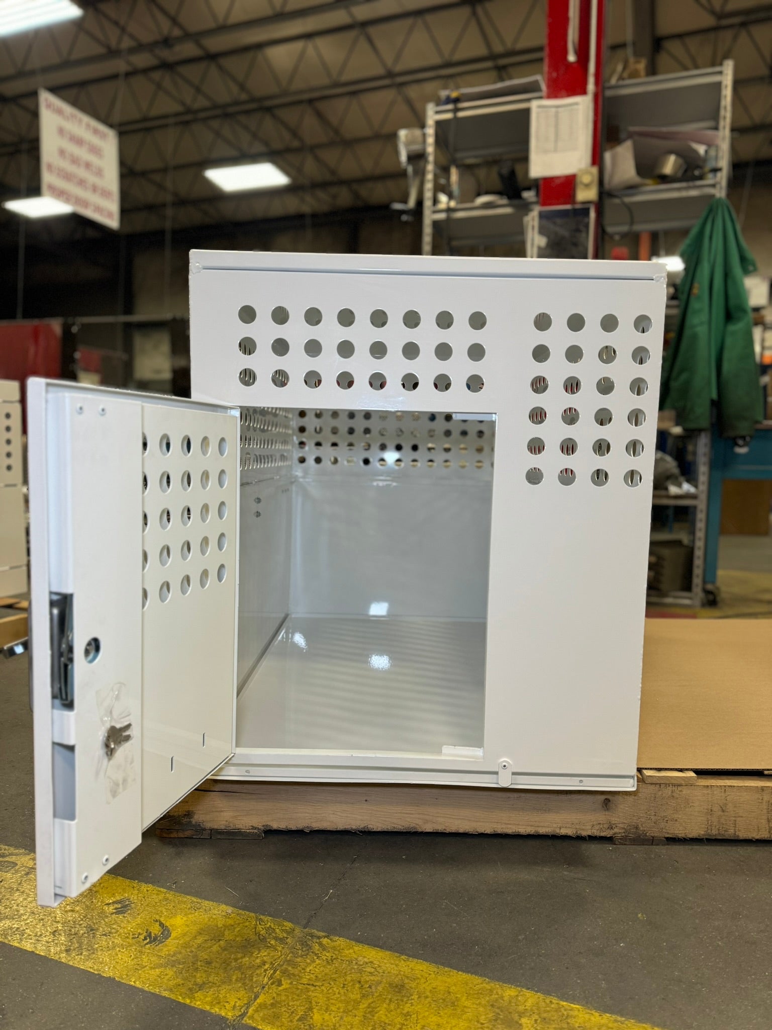 Dog Crate 55324W Professional K9 Series XL Tactical Single Compartment / Side Door / 41.25 W x 26 D x 30 H / Holes for Ventilation / White / Mill Finish Aluminum / Owens Products
