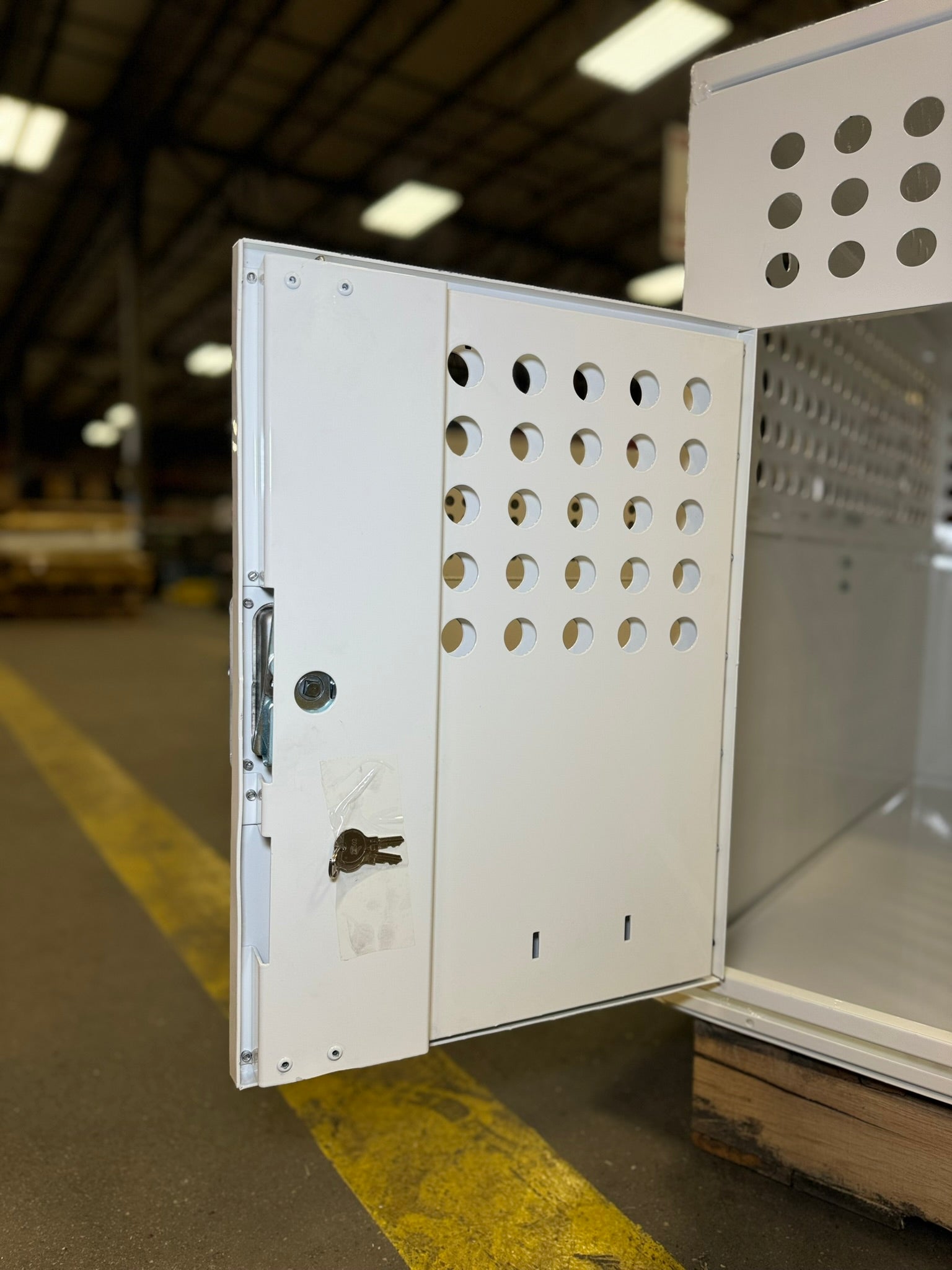 Dog Crate 55324W Professional K9 Series XL Tactical Single Compartment / Side Door / 41.25 W x 26 D x 30 H / Holes for Ventilation / White / Mill Finish Aluminum / Owens Products