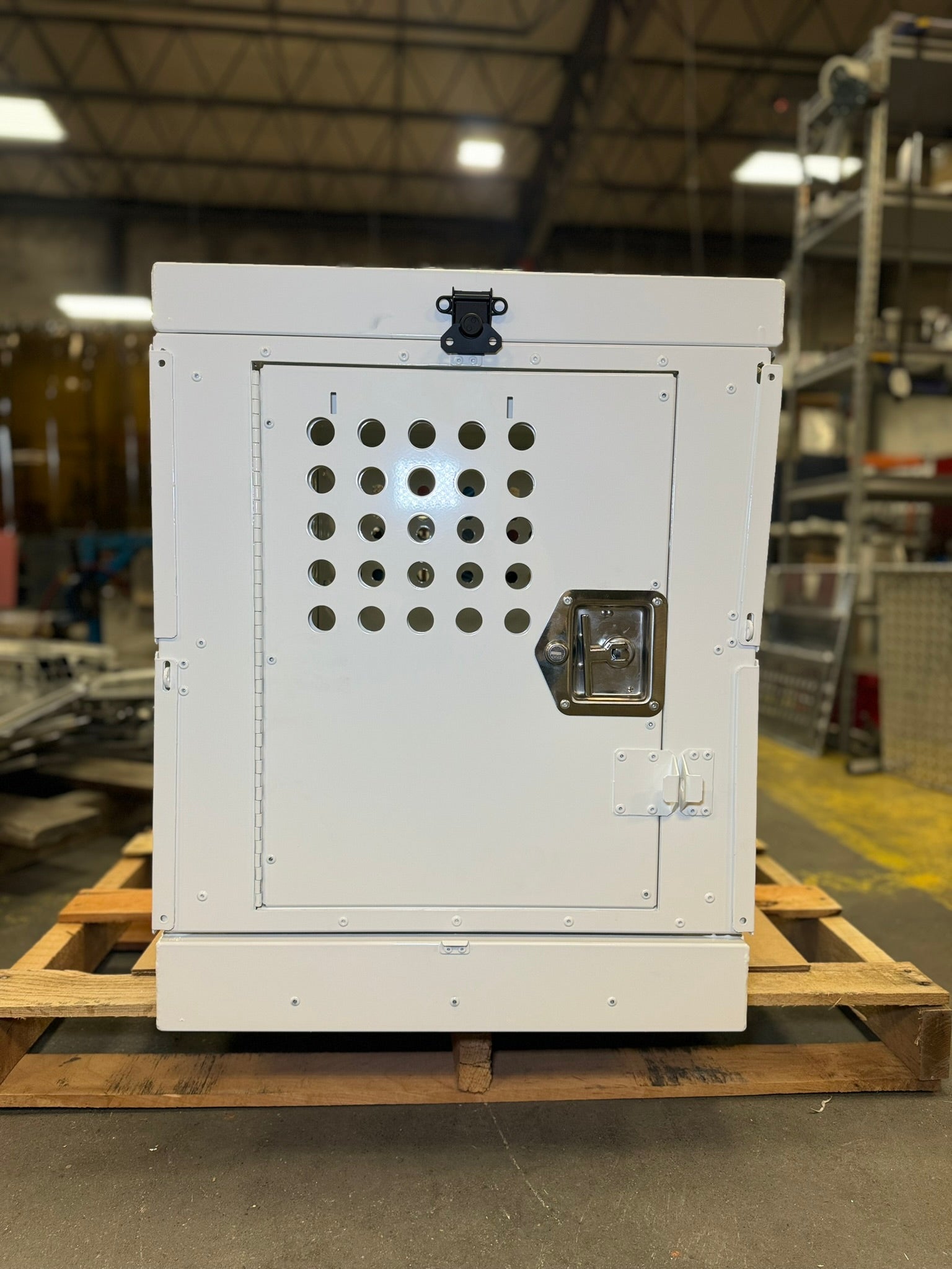 Dog Crate 55318 Professional K9 Series Large Collapsible Working Dog Crate / Single Compartment / 22.25 W x 34 D x 29 H / Mill Finish Aluminum / White / Owens Products