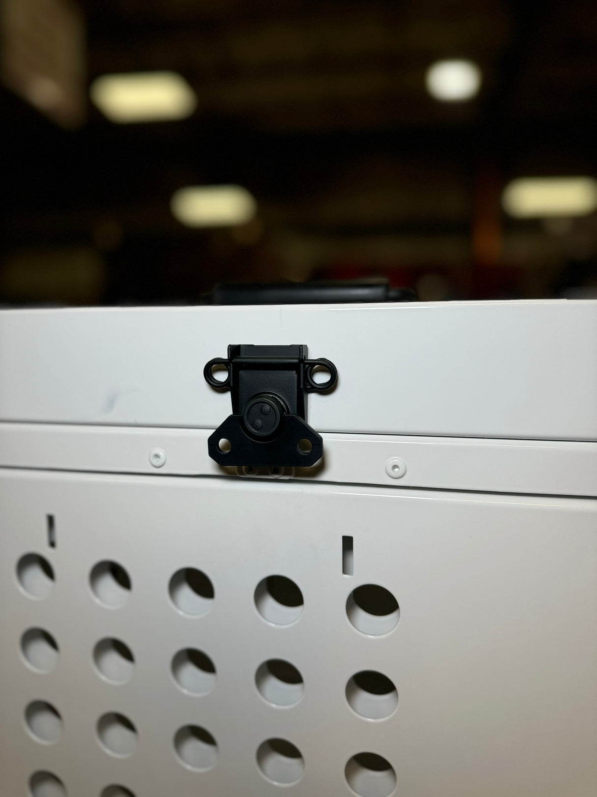 Dog Crate 55327 Professional K9 Series Large Collapsible Working Dog Crate / Single Compartment / 22.25 W x 34 D x 29 H / Mill Finish Aluminum / White / Owens Products