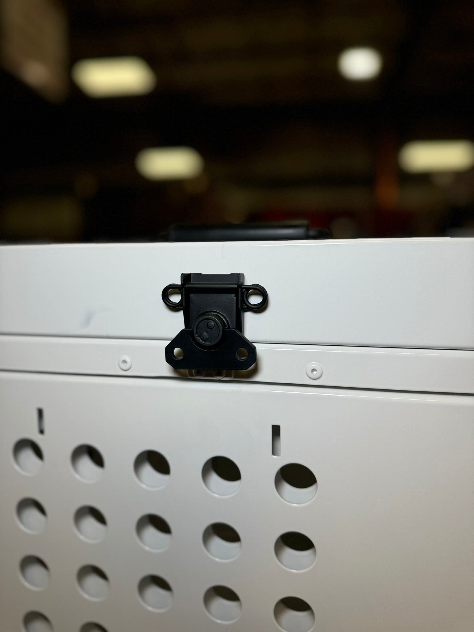 Dog Crate 55318 Professional K9 Series Large Collapsible Working Dog Crate / Single Compartment / 22.25 W x 34 D x 29 H / Mill Finish Aluminum / White / Owens Products