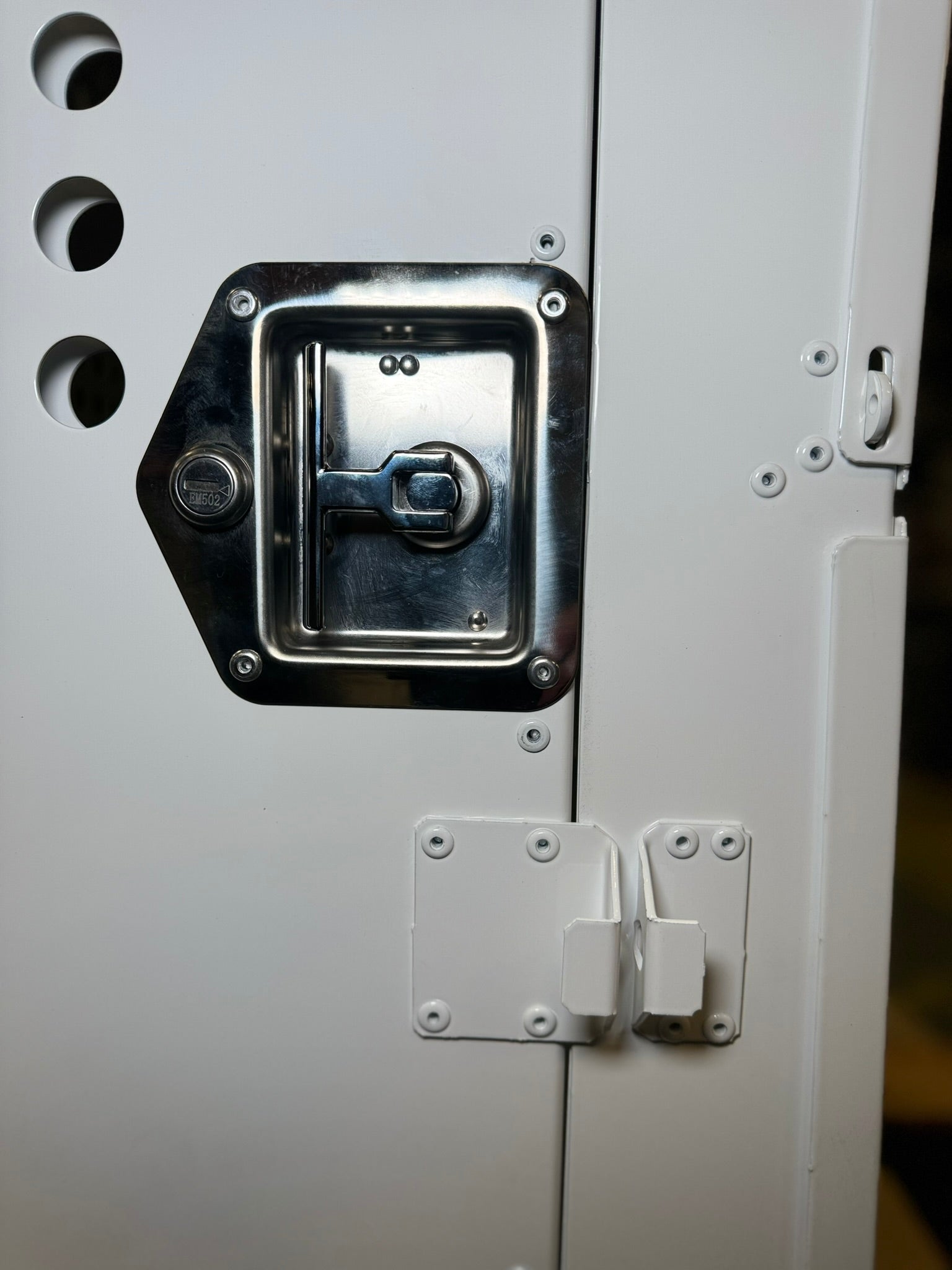 Dog Crate 55318 Professional K9 Series Large Collapsible Working Dog Crate / Single Compartment / 22.25 W x 34 D x 29 H / Mill Finish Aluminum / White / Owens Products