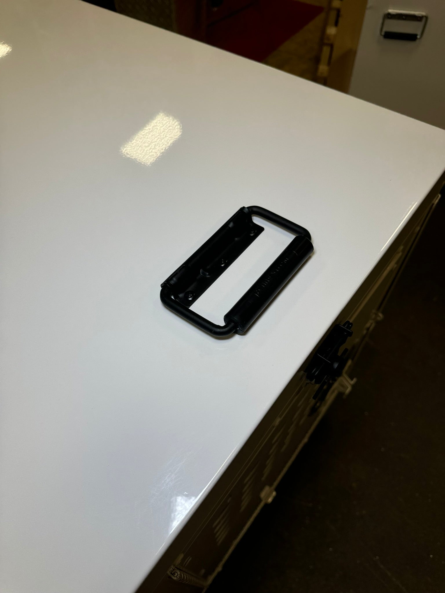 Dog Crate 55318 Professional K9 Series Large Collapsible Working Dog Crate / Single Compartment / 22.25 W x 34 D x 29 H / Mill Finish Aluminum / White / Owens Products