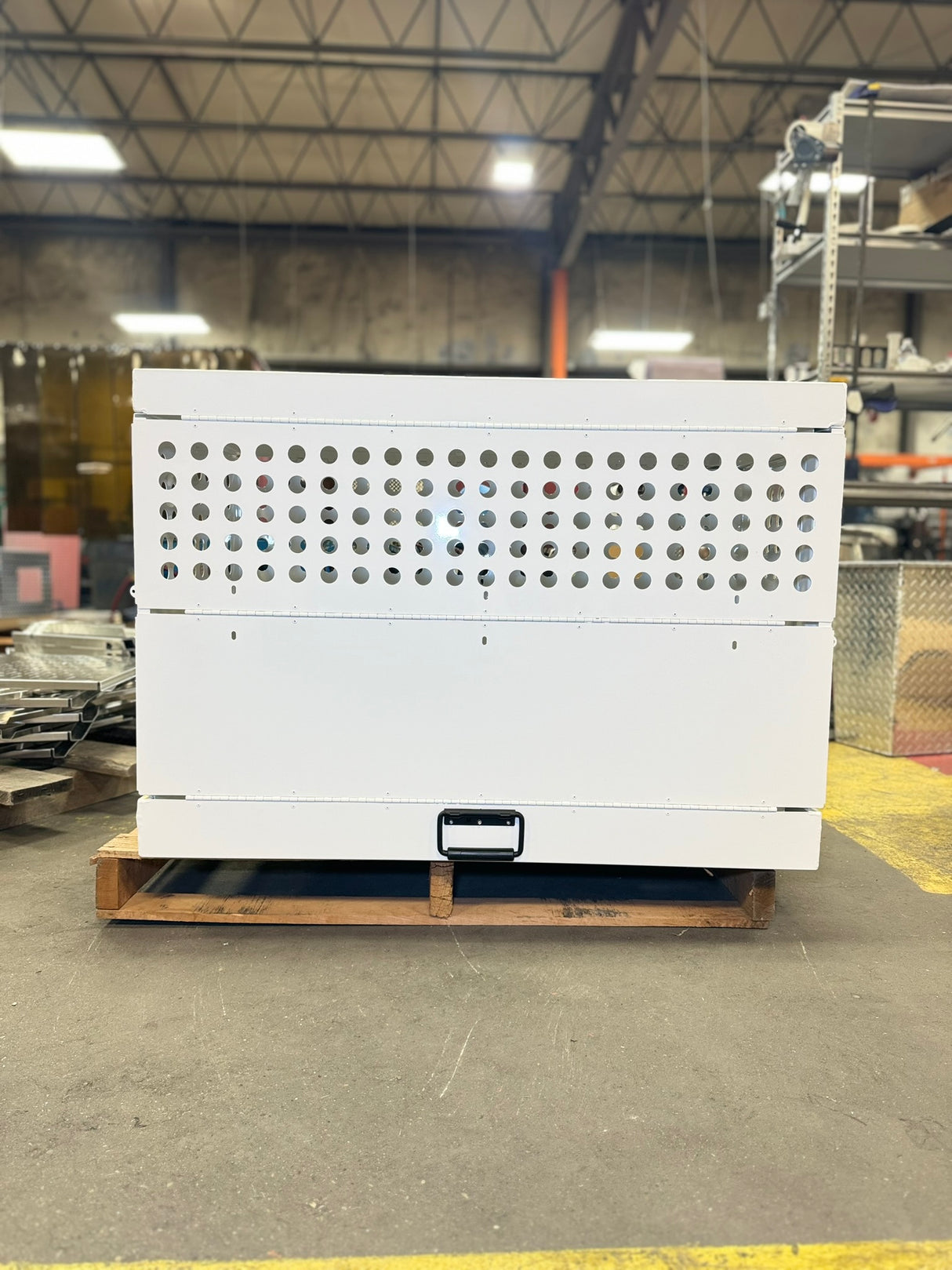 Dog Crate 55327 Professional K9 Series Large Collapsible Working Dog Crate / Single Compartment / 22.25 W x 34 D x 29 H / Mill Finish Aluminum / White / Owens Products
