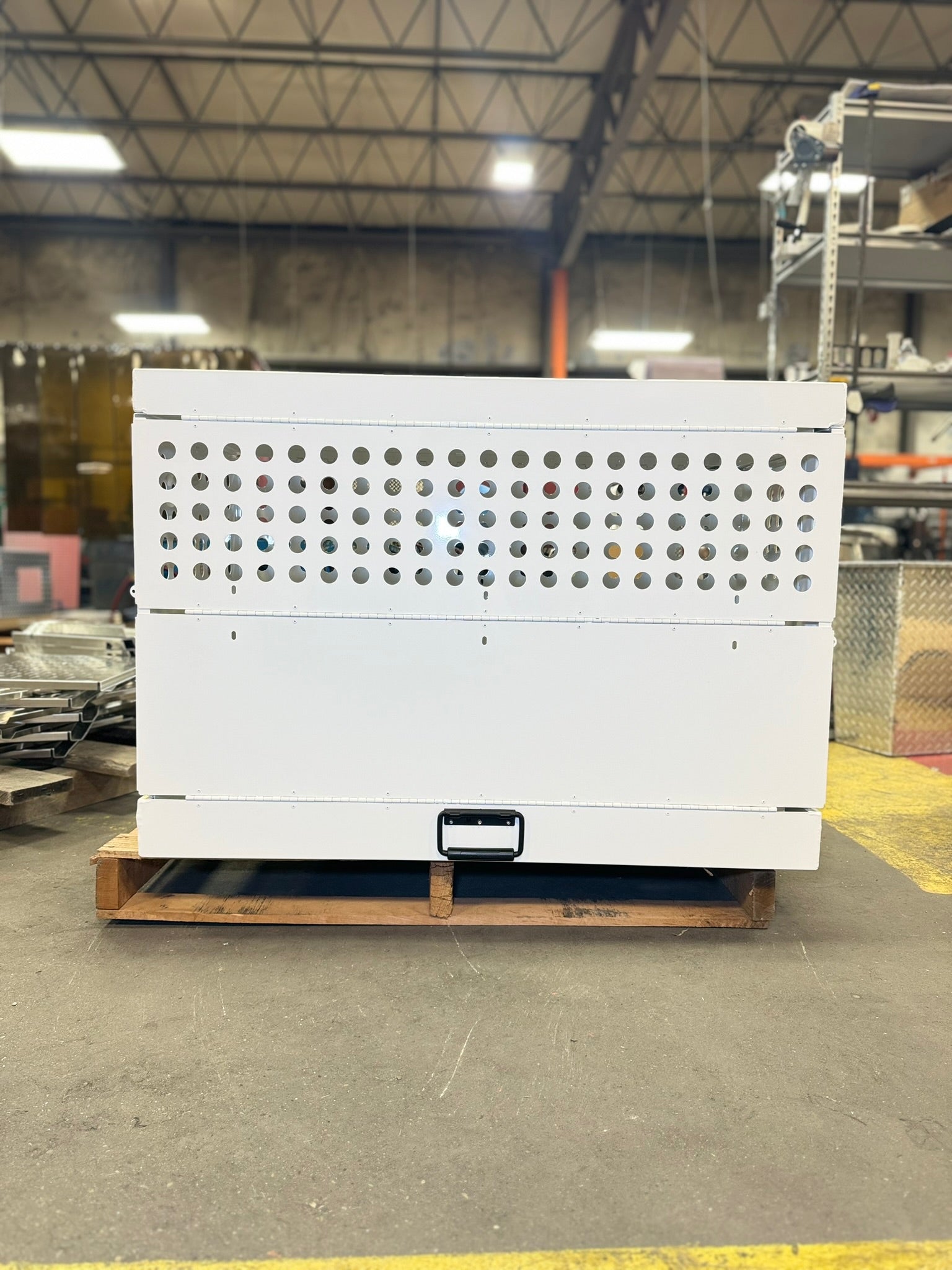 Dog Crate 55318 Professional K9 Series Large Collapsible Working Dog Crate / Single Compartment / 22.25 W x 34 D x 29 H / Mill Finish Aluminum / White / Owens Products