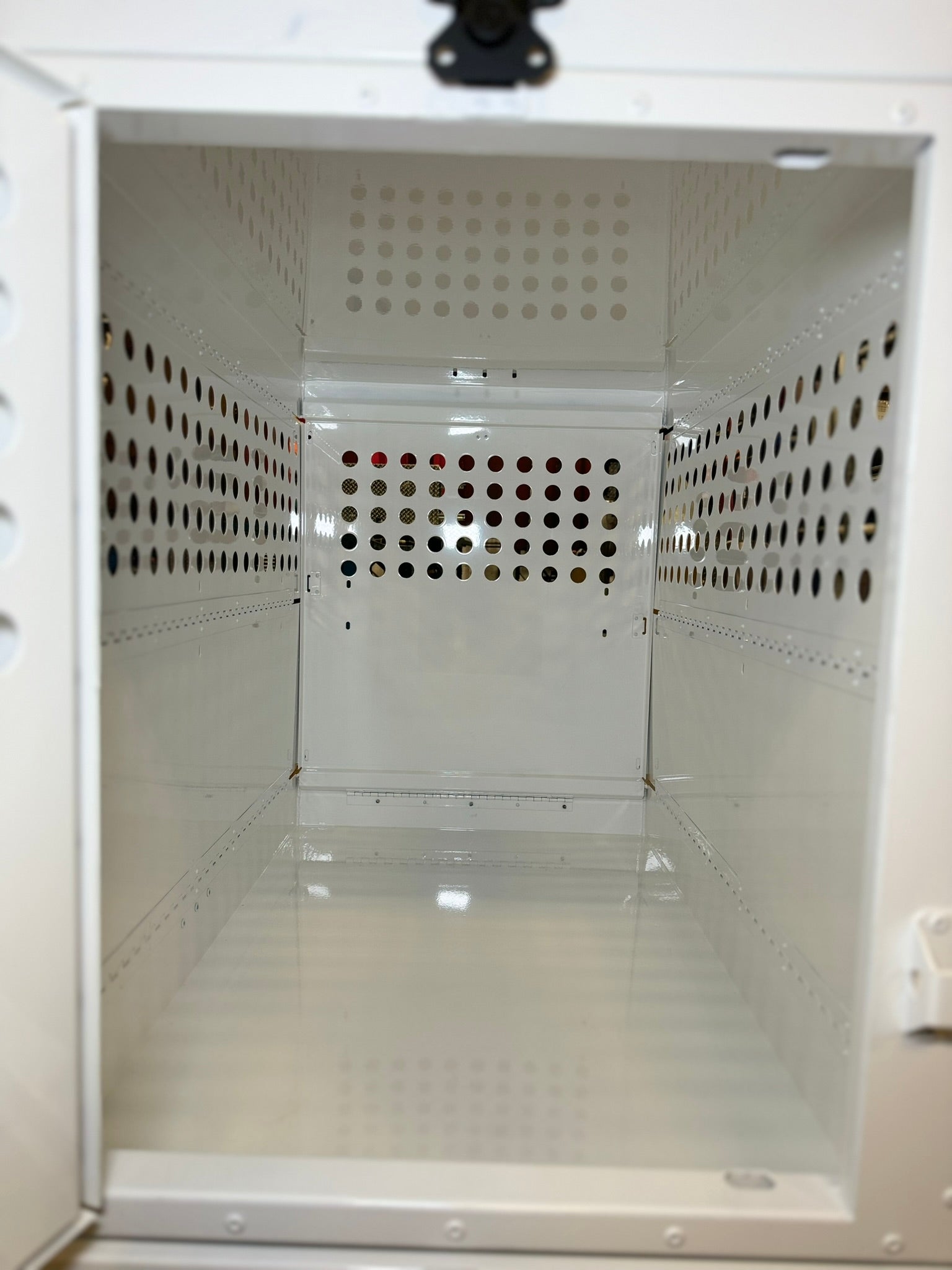 Dog Crate 55318 Professional K9 Series Large Collapsible Working Dog Crate / Single Compartment / 22.25 W x 34 D x 29 H / Mill Finish Aluminum / White / Owens Products