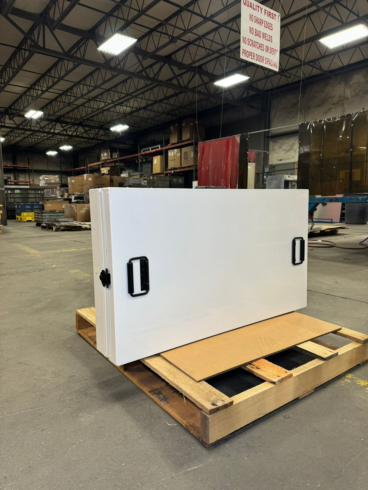 Dog Crate 55327 Professional K9 Series Large Collapsible Working Dog Crate / Single Compartment / 22.25 W x 34 D x 29 H / Mill Finish Aluminum / White / Owens Products