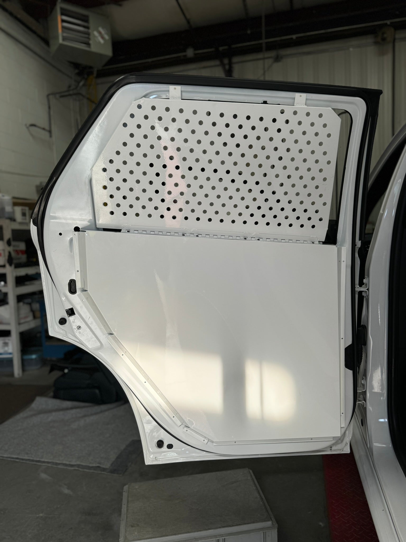 Dog Crate 55330 Professional K9 Series Dodge 2011+ Durango 2/3-1/3 K9/Prisoner Vehicle Insert / Mill Finish Aluminum / Black / Owens Products